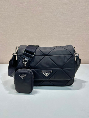 Pra*a padded re-nylon shoulder bag 17.5×24×8.5cm
