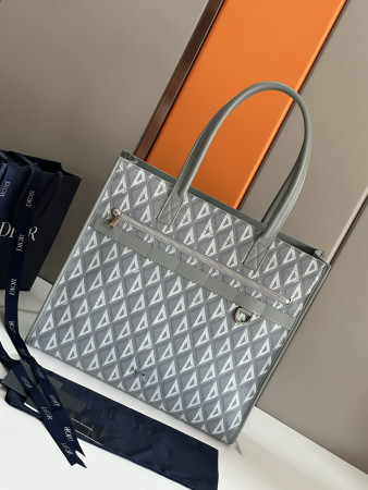 D*or safari tote bag gray in grained calfskin 15.5 x 14 x 4.5 inches