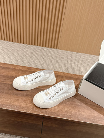 ua Ch*el sneaker