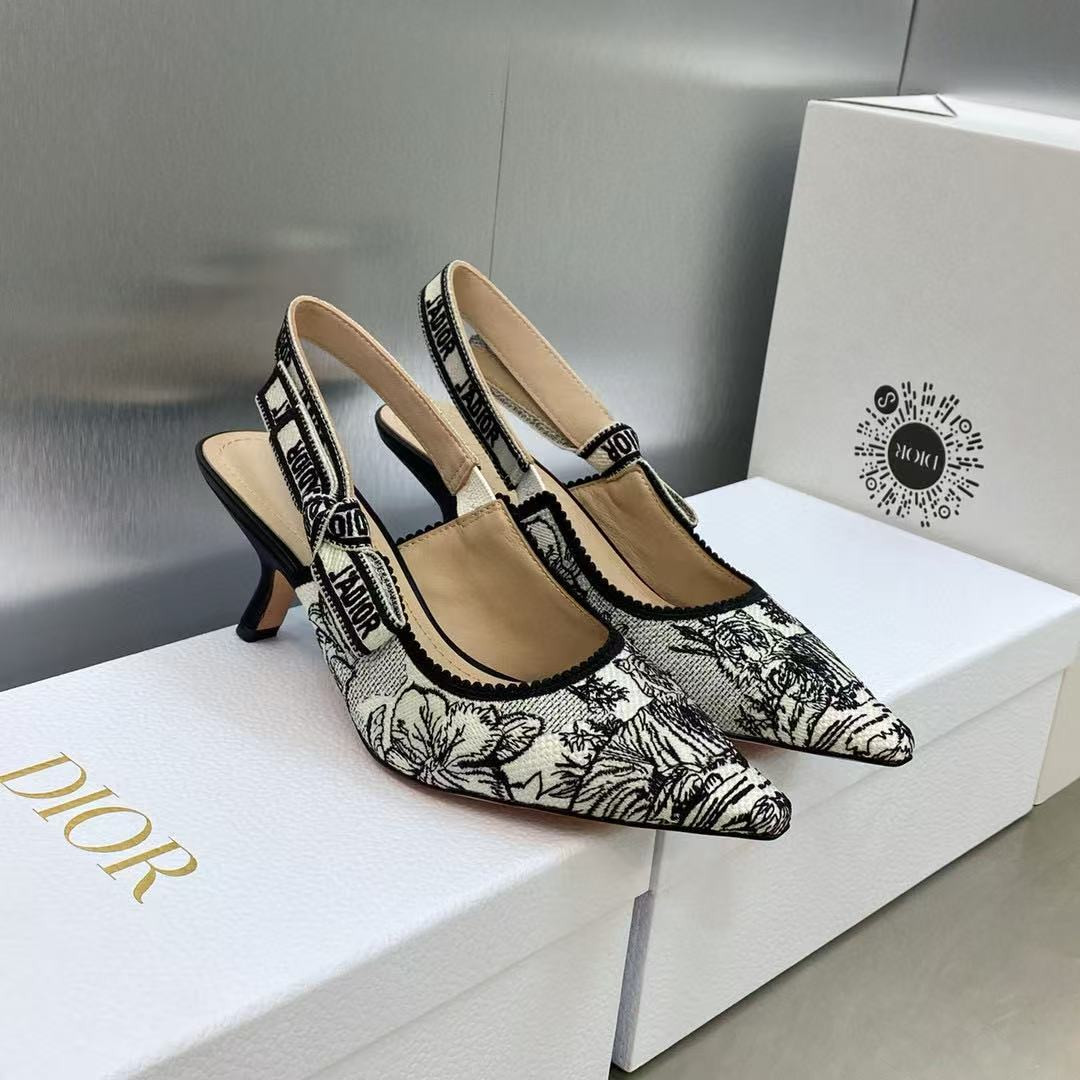 ua D*or j'aD*or slingback pump