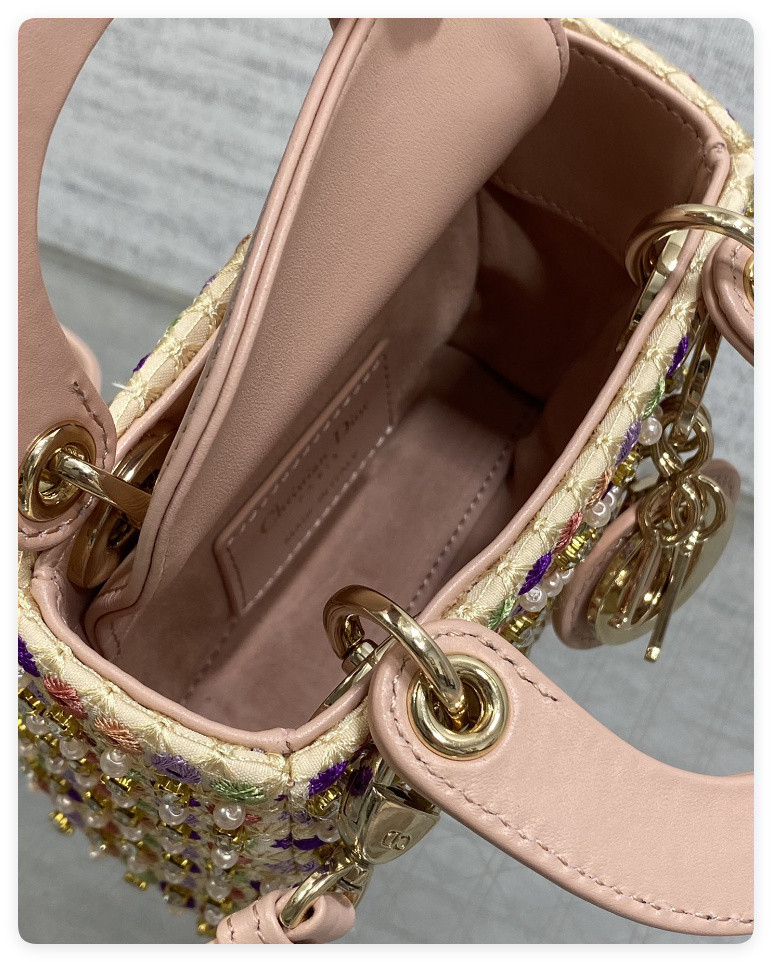 D*or artistic limited edition three-gusset lady D*or micro bag with heavy bead embroidery 12x10x5cm