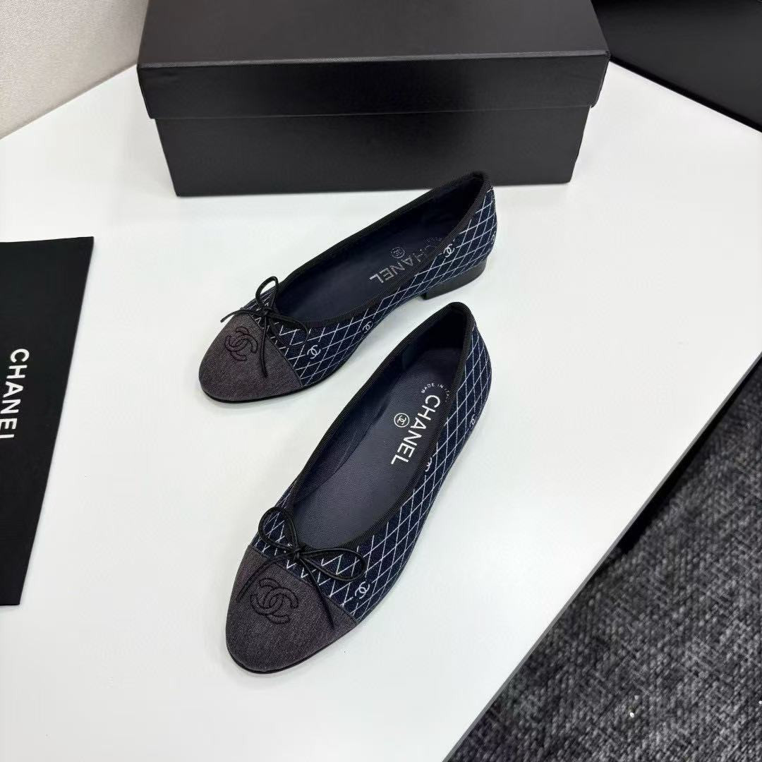 ua Ch*el ballet flats