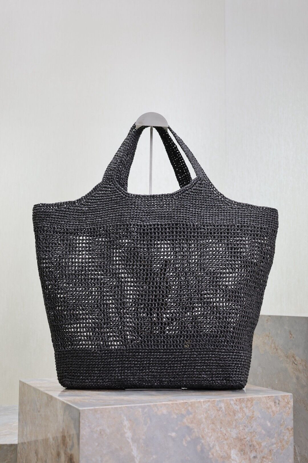 Y*L icare in raffia 37-55x43x5cm
