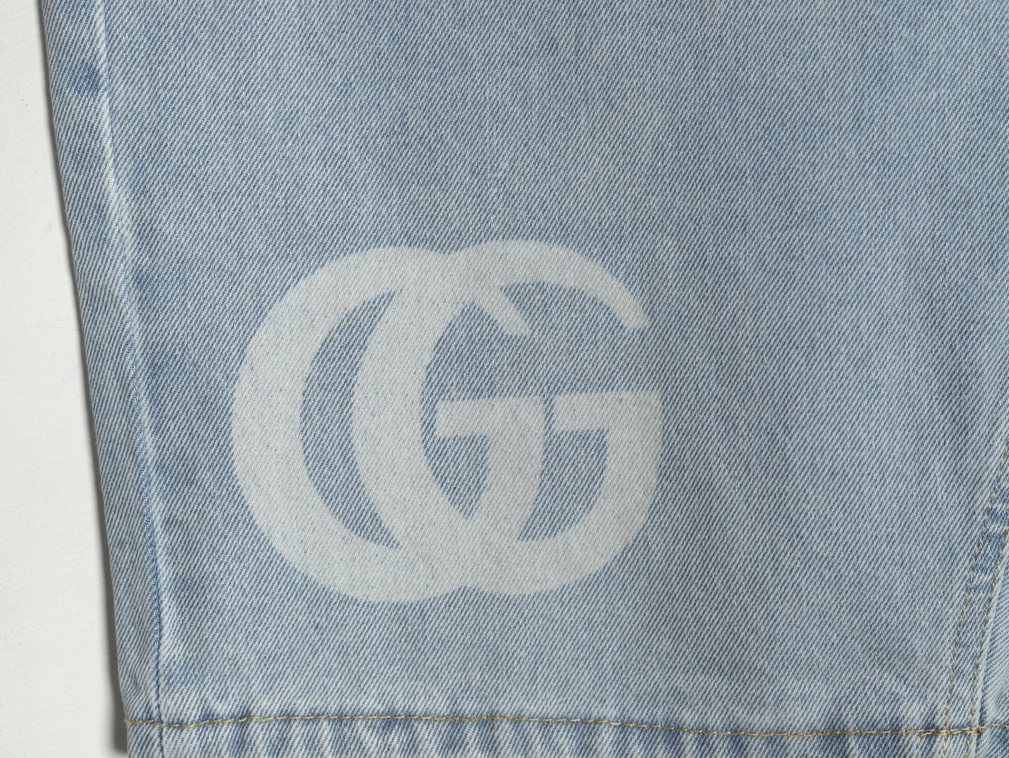 G*u*i guc shorts