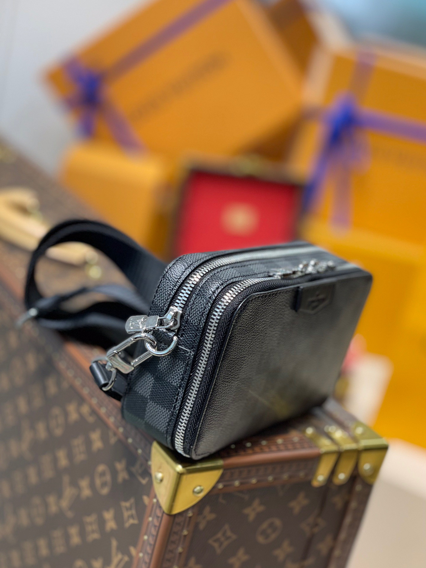 LV ALPHA WEARABLE WALLET N60418