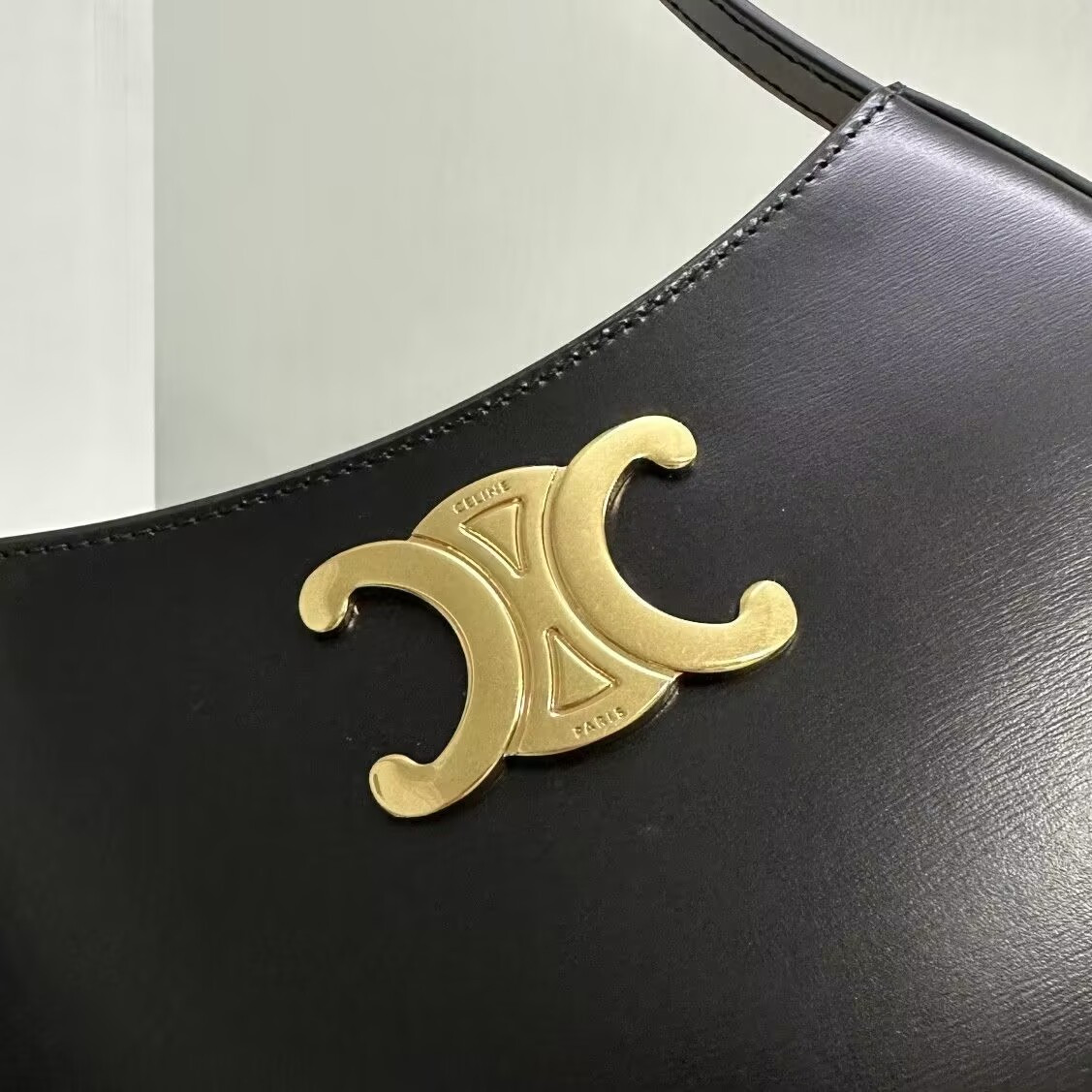 Ce**e medium tilly bag in shiny calfskin 22x13.5x4cm