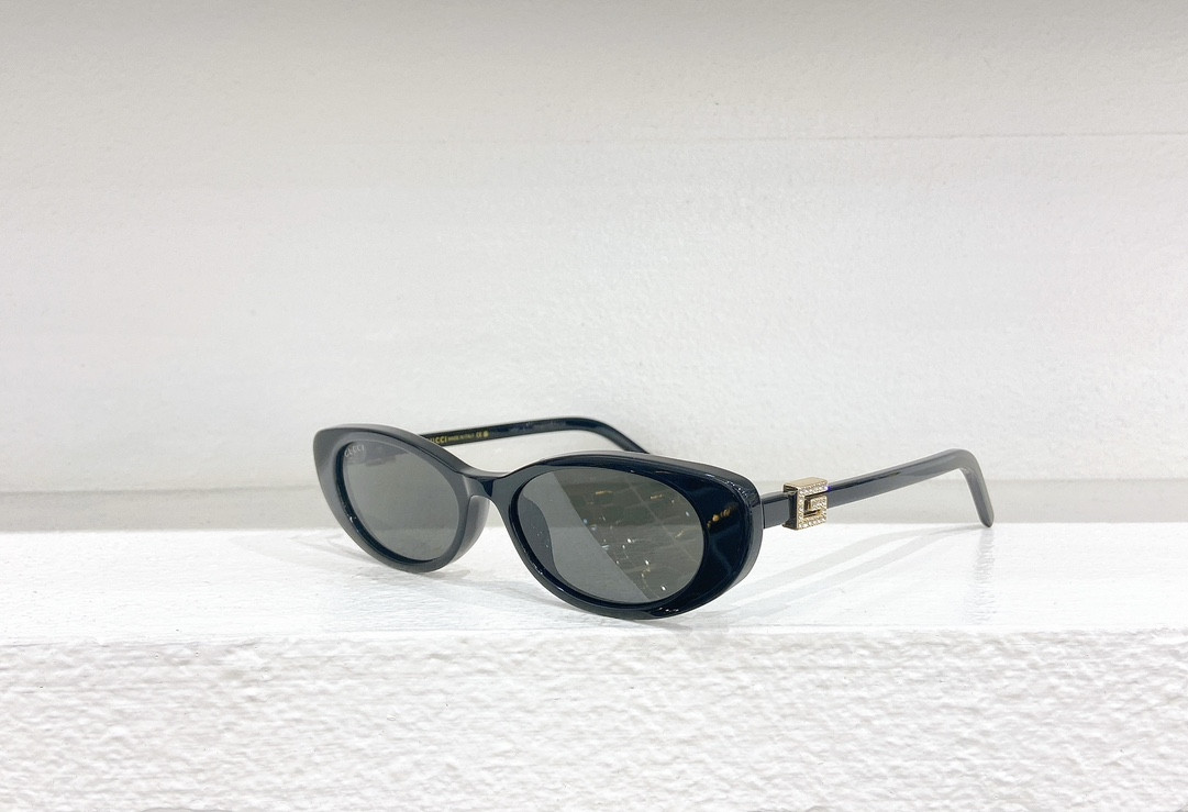 G*u*i glasses gg 1680s 52-17-140