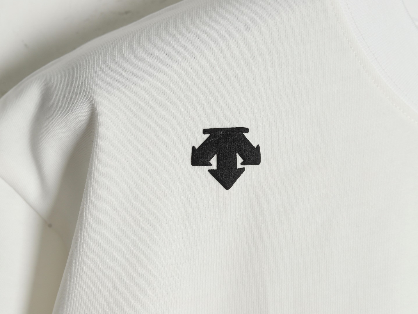 DESCENTE 25ss Short-sleeved T-shirt