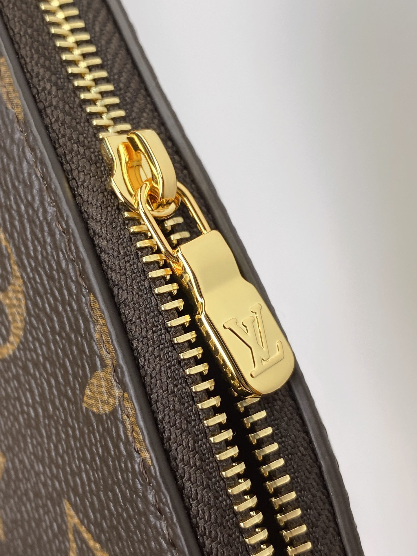 LV Cosmetic Pouch M47515 19.0x 12.0x 6.0 cm