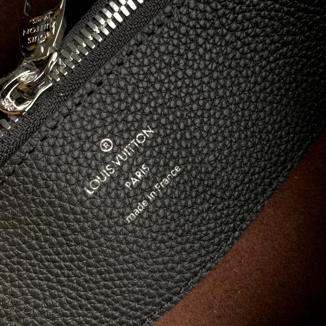 Bella tote M59200