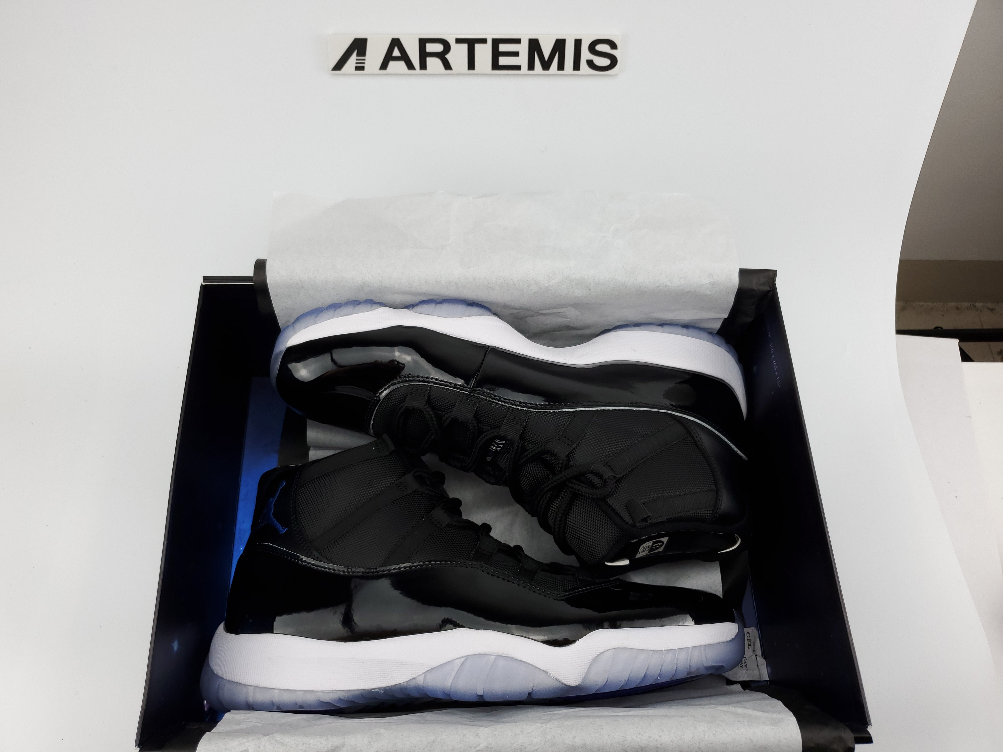 Jordan 11 Retro Space Jam (2016)