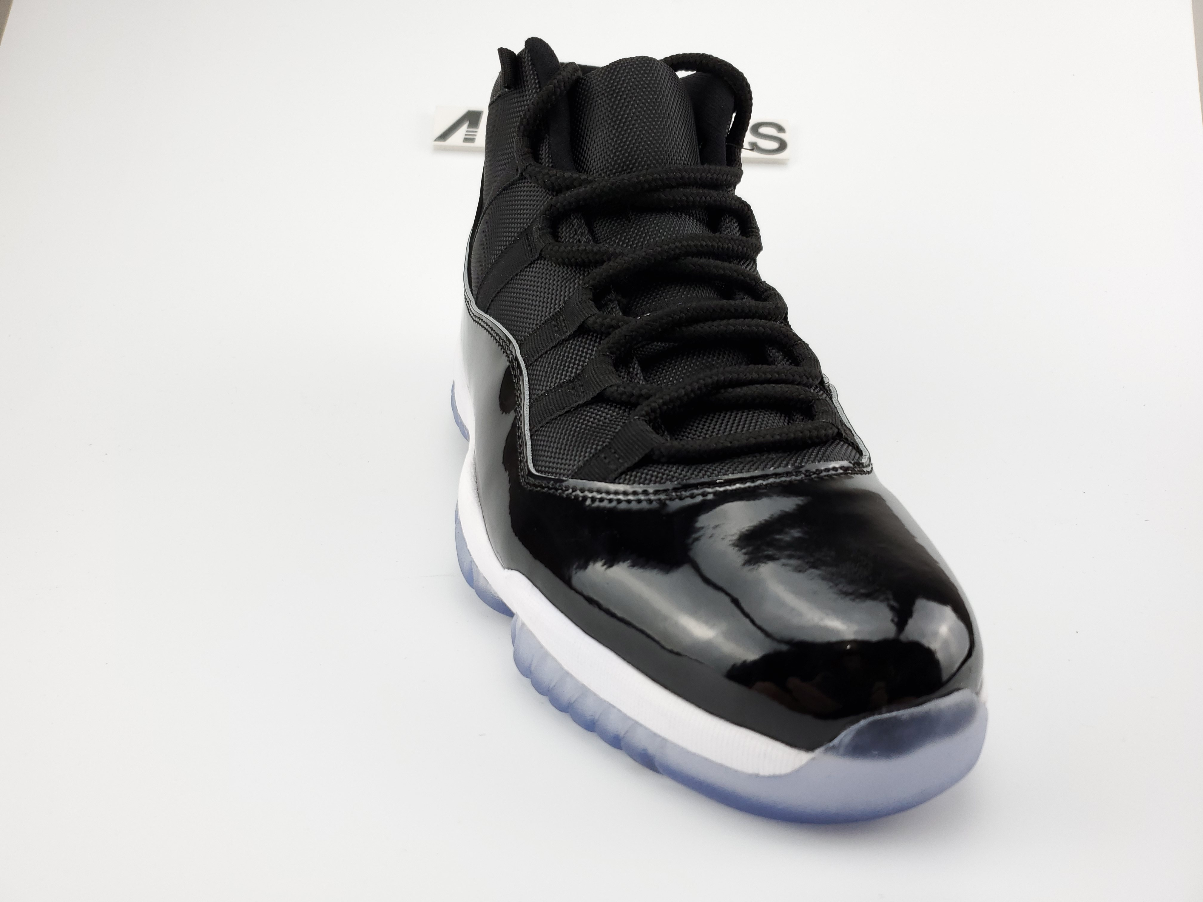 Jordan 11 Retro Space Jam (2016)