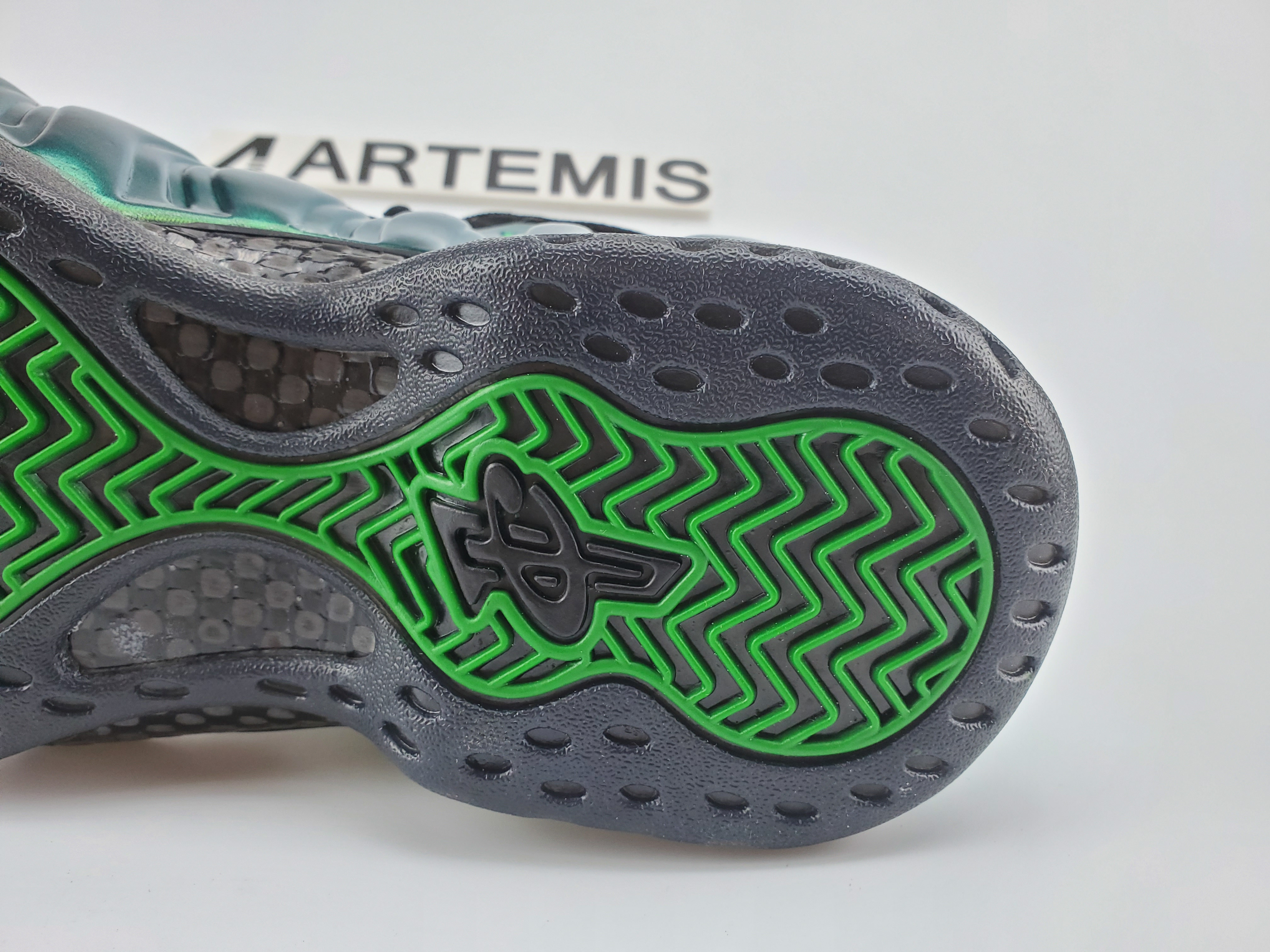 Nike Air Foamposite One "Metallic Green"