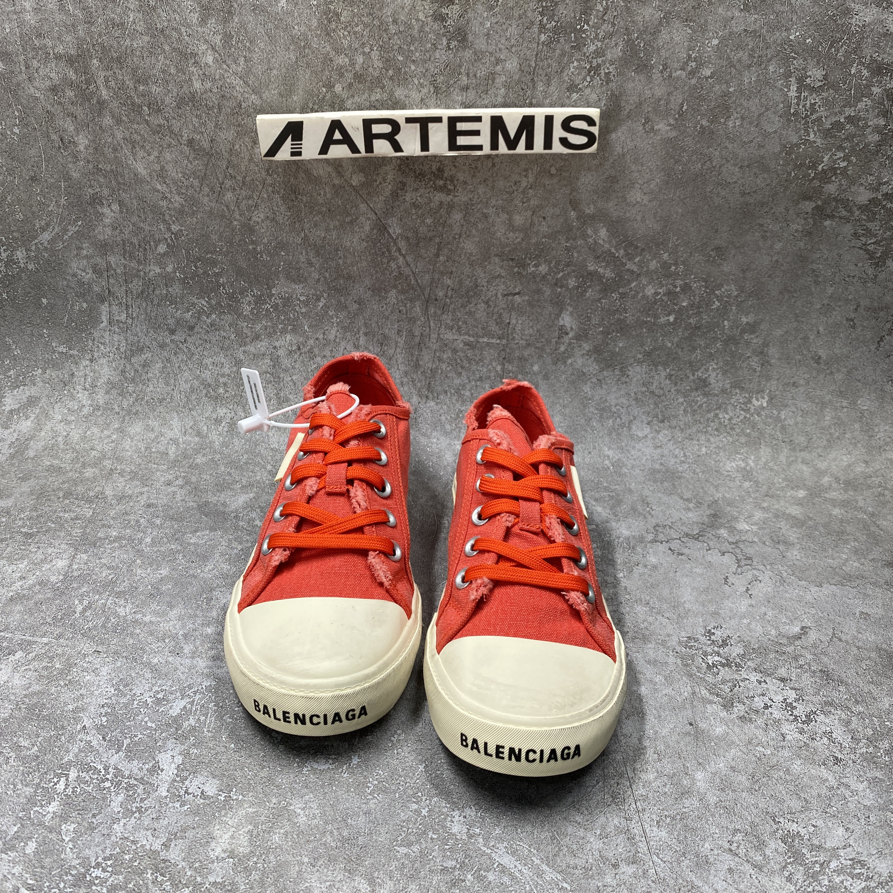 PARIS LOW TOP SNEAKER IN RED