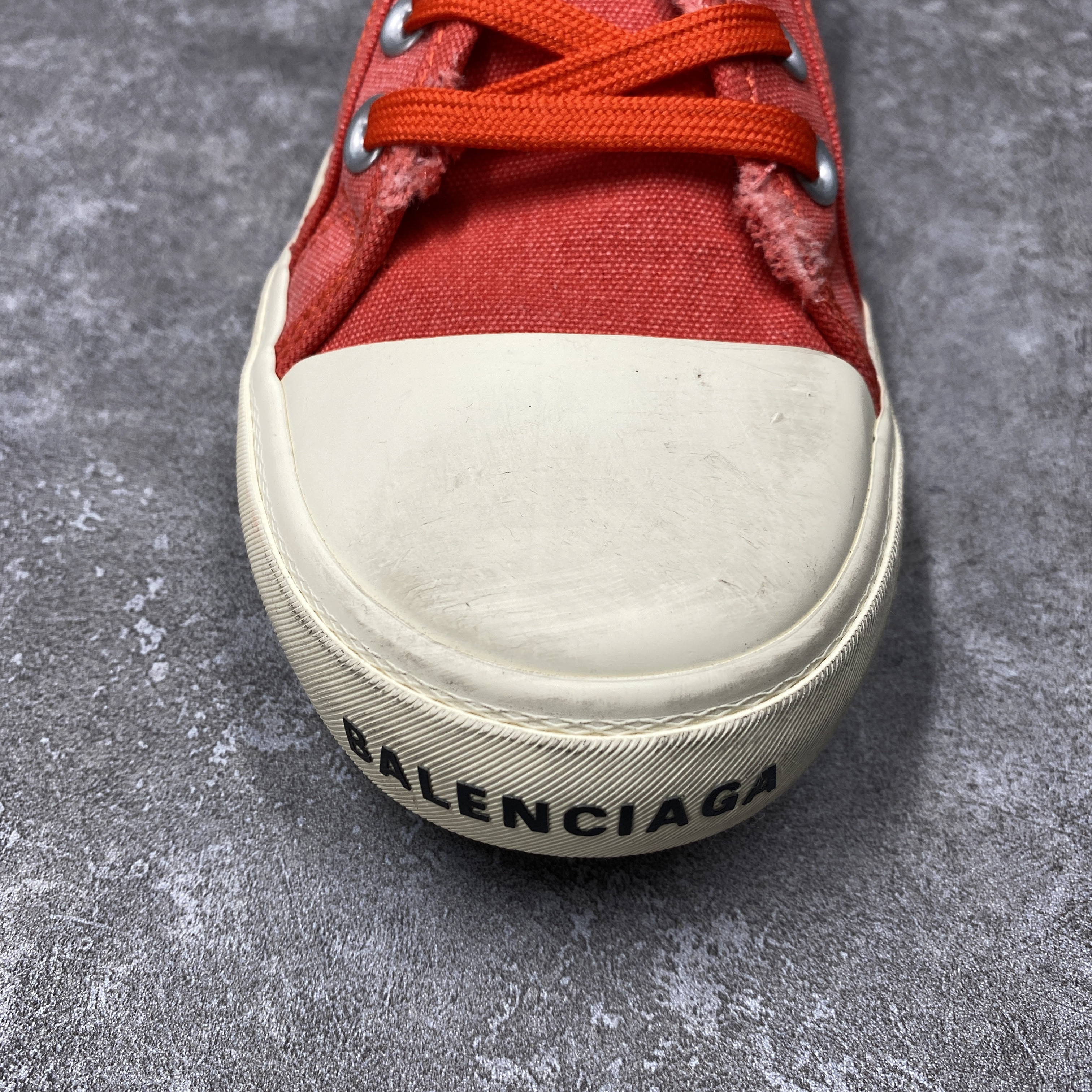 PARIS LOW TOP SNEAKER IN RED
