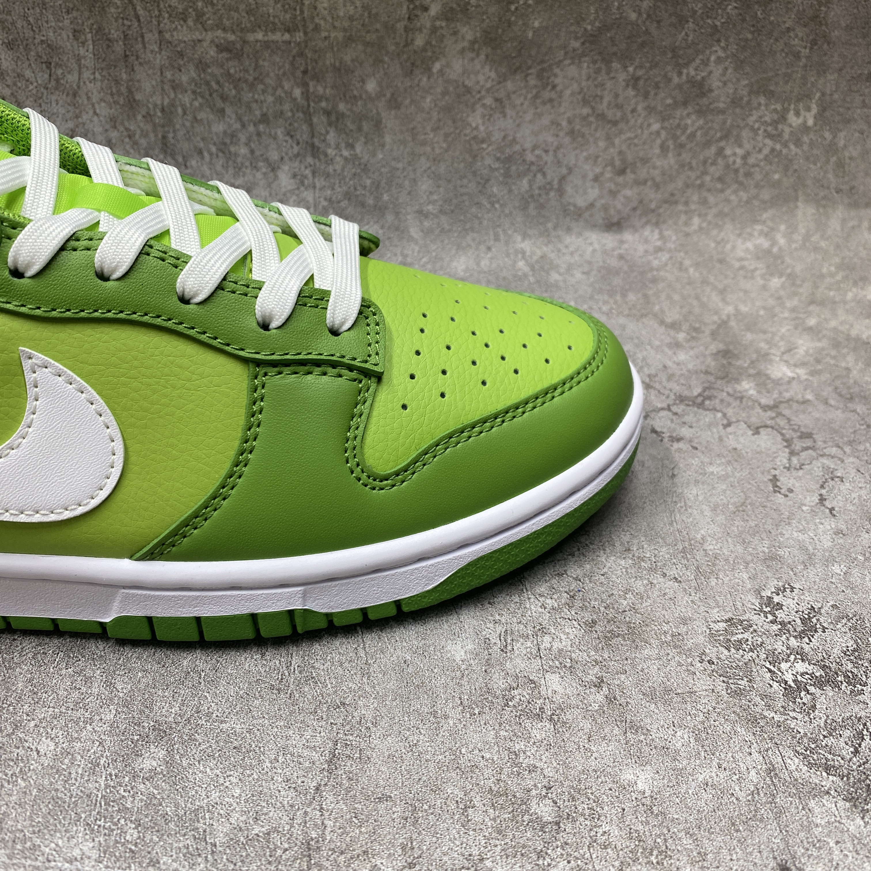 Nike Dunk Low Chlorophyll