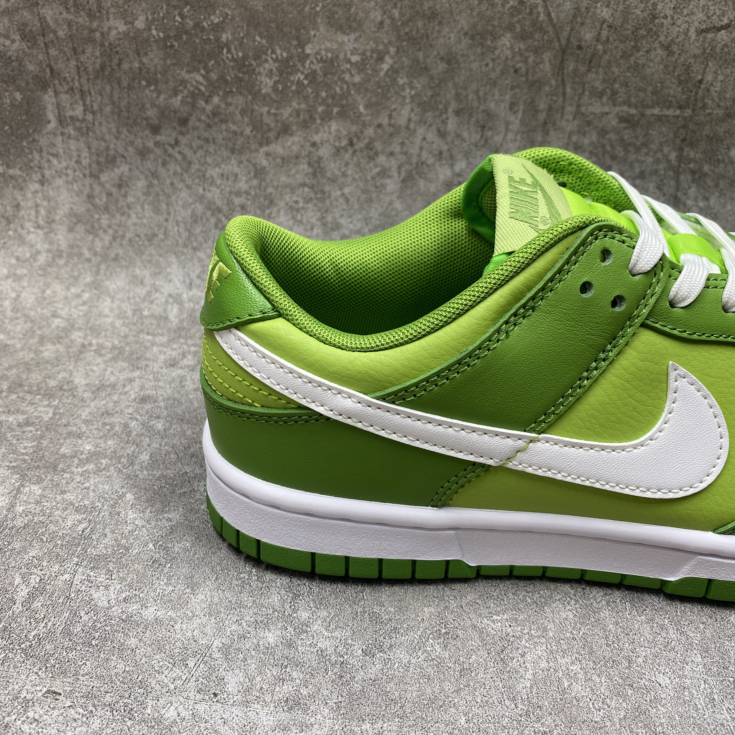 Nike Dunk Low Chlorophyll