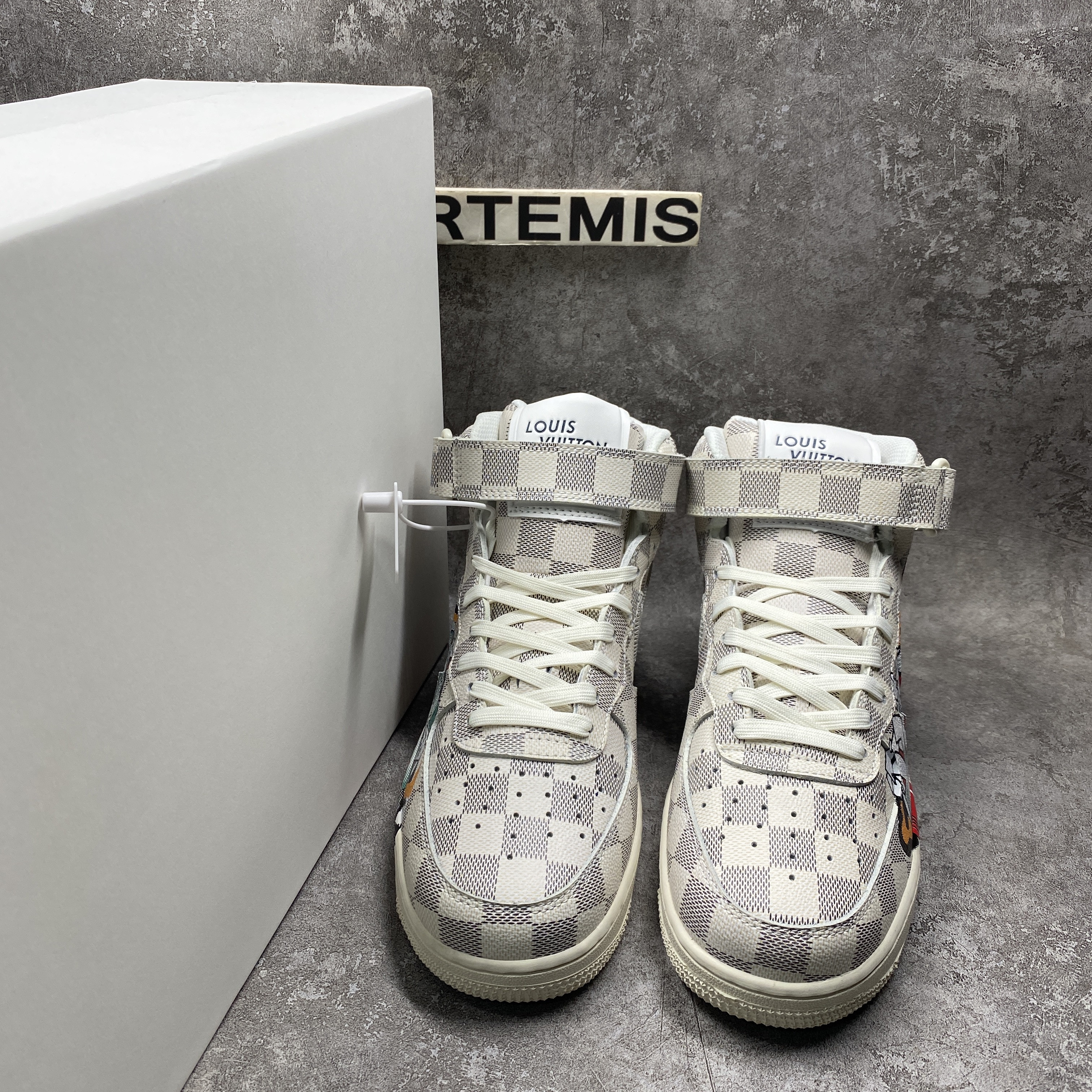 1V x Nike Air Force 1 Mid By Virgil Abloh Graffiti