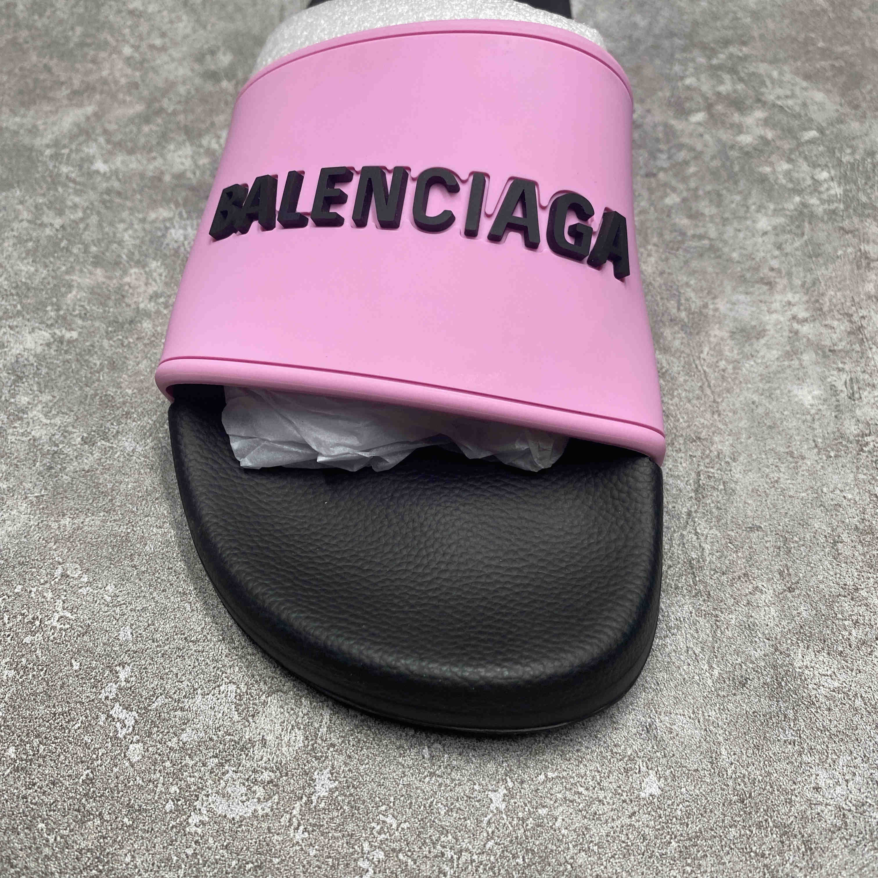 Ba*len*cia*ga pool slide black pink