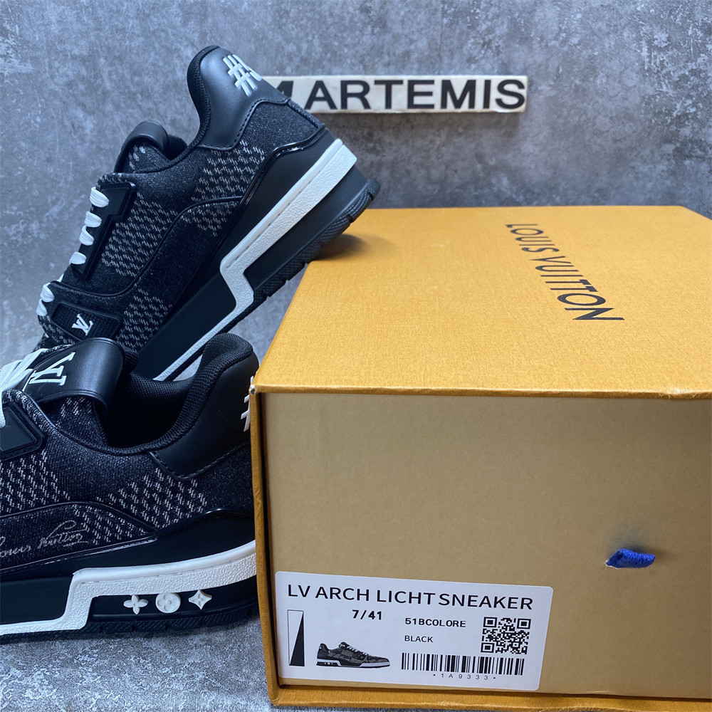 UA LV Trainer Sneaker