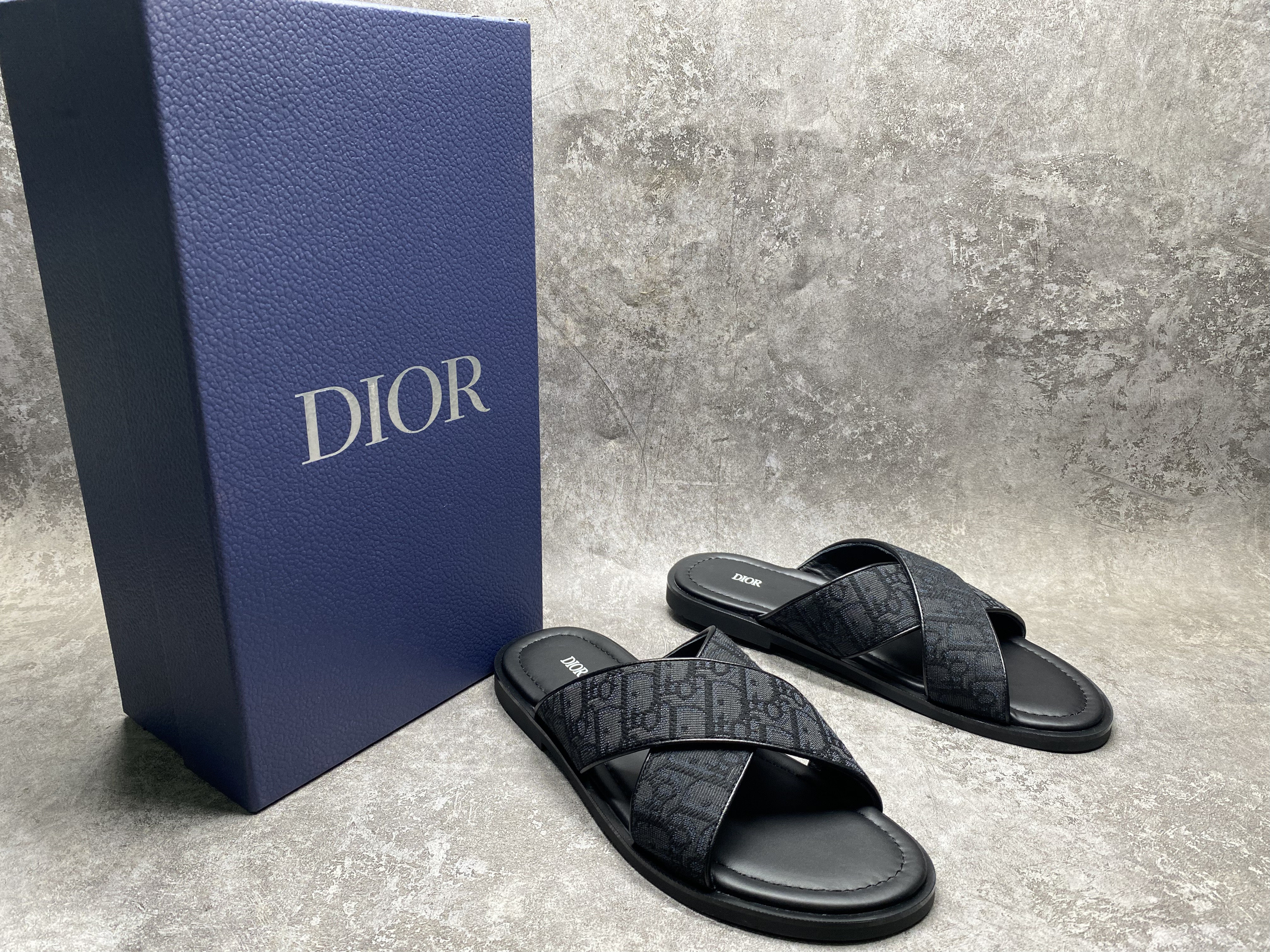 ua D*or alias sandal