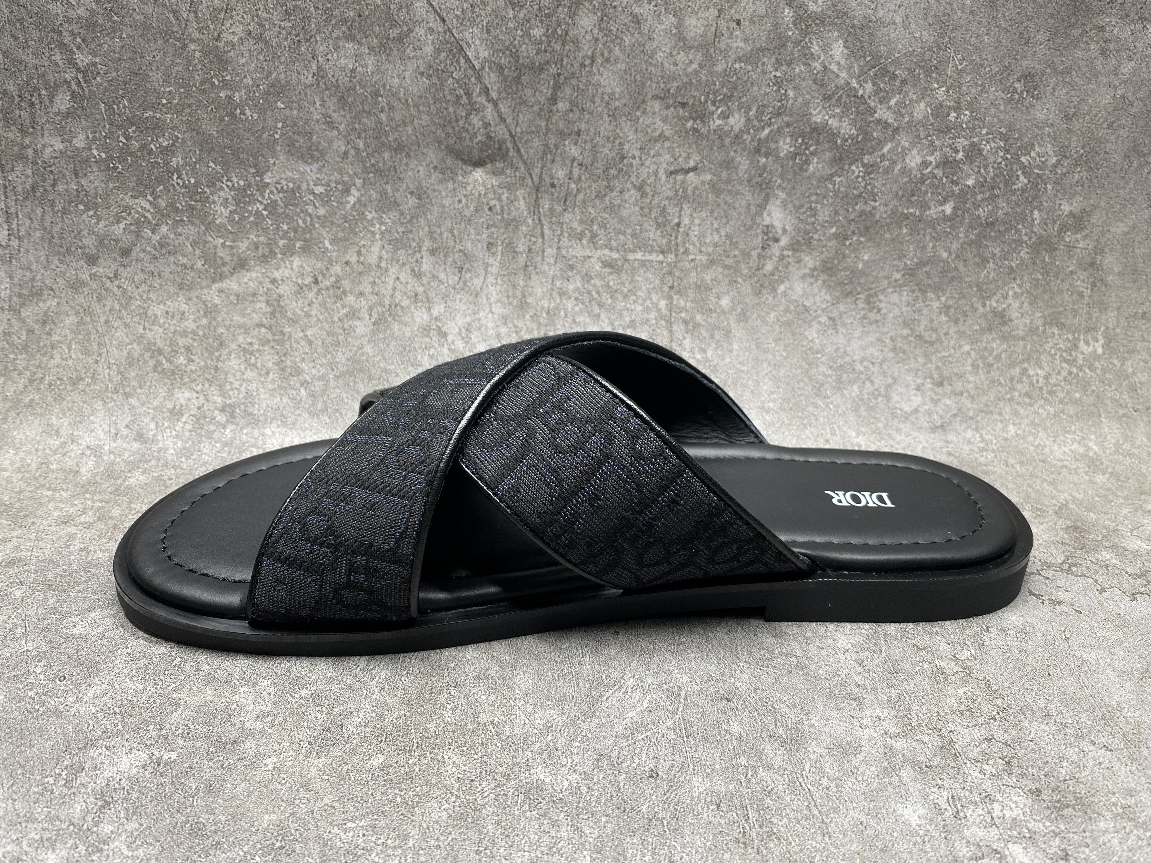 ua D*or alias sandal