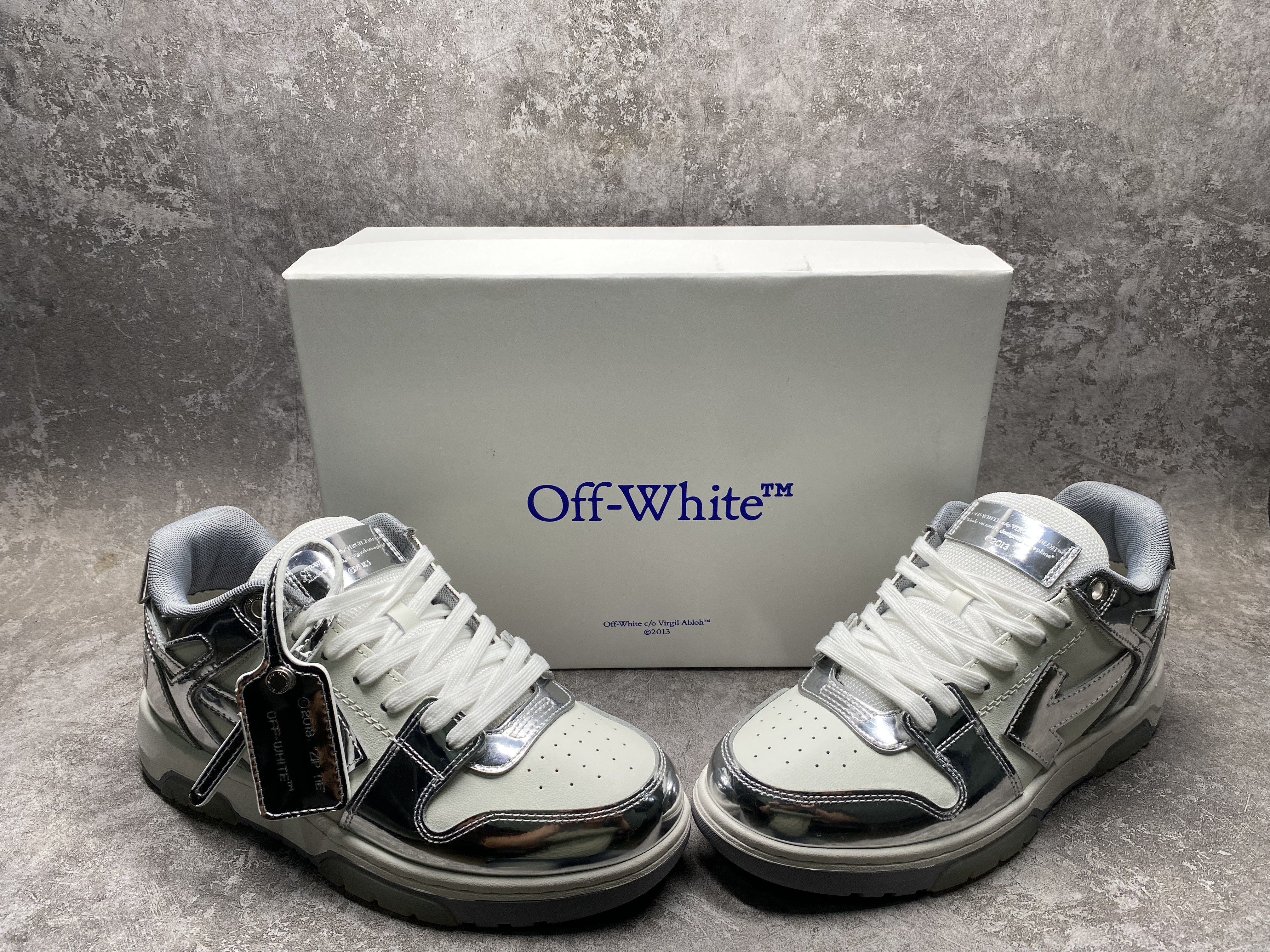 UA OFF-WHITE OUT OF OFFICE LOW