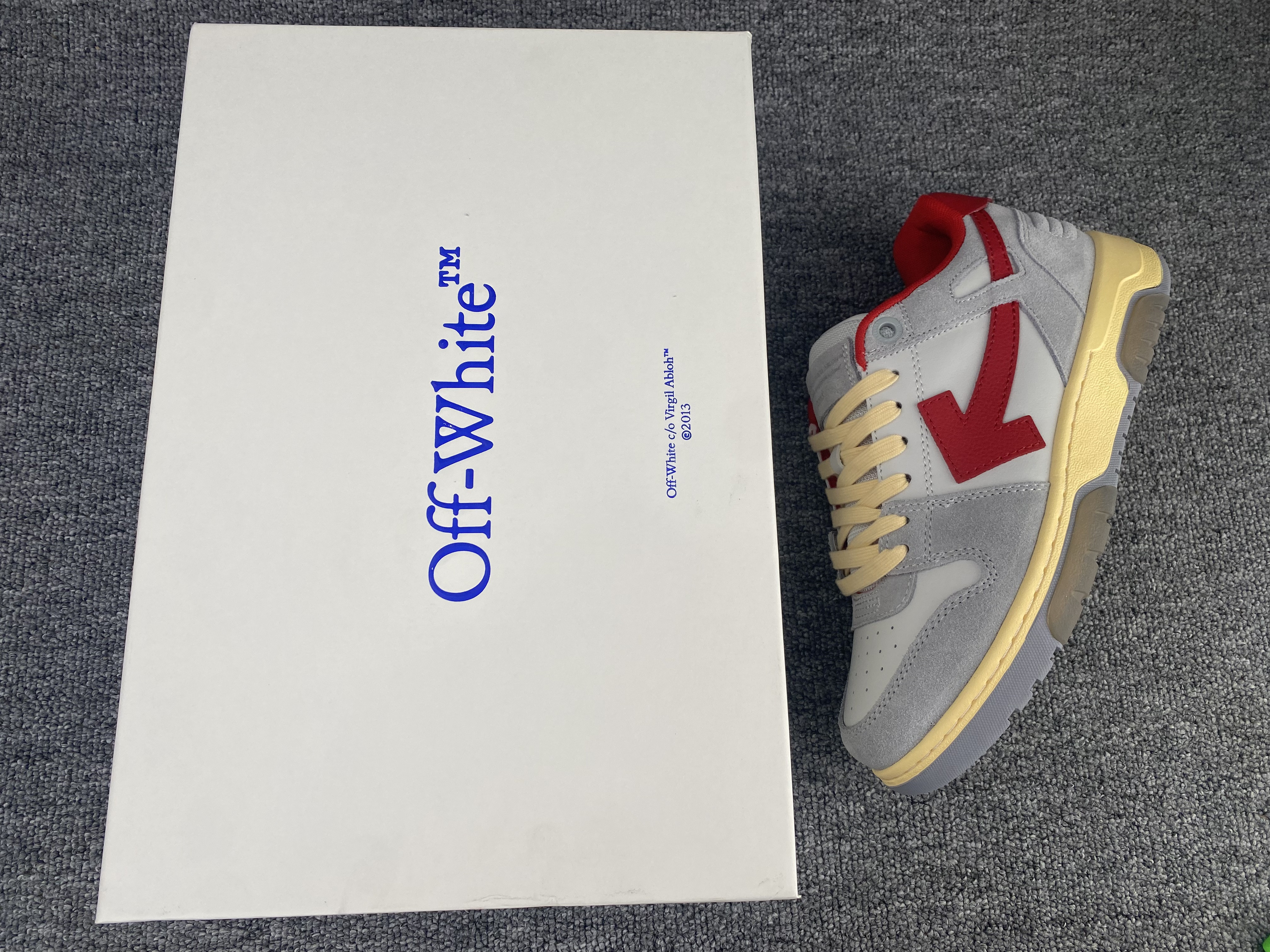 UA OFF-WHITE OUT OF OFFICE LOW