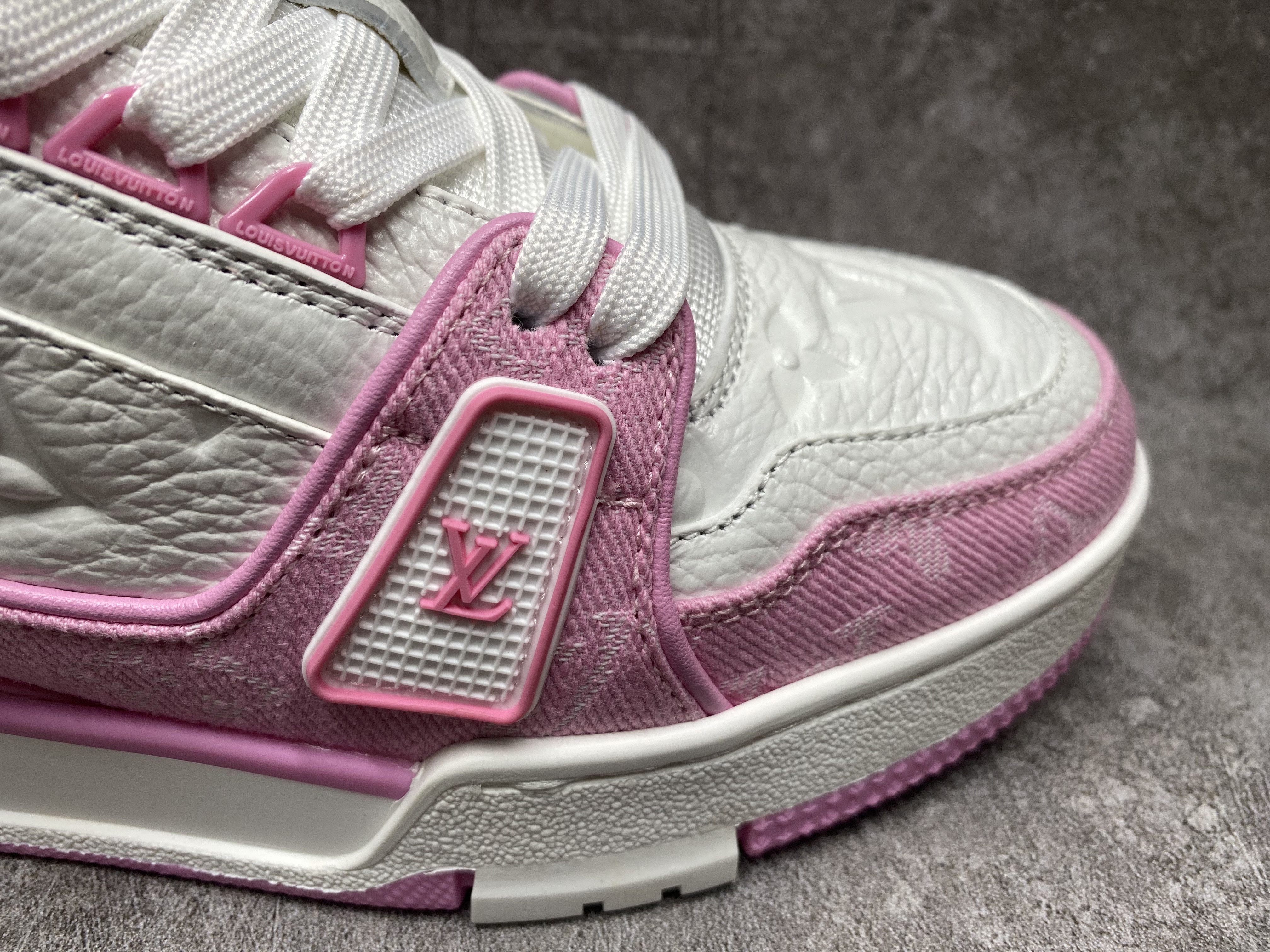 UA LV trainer Sneakers