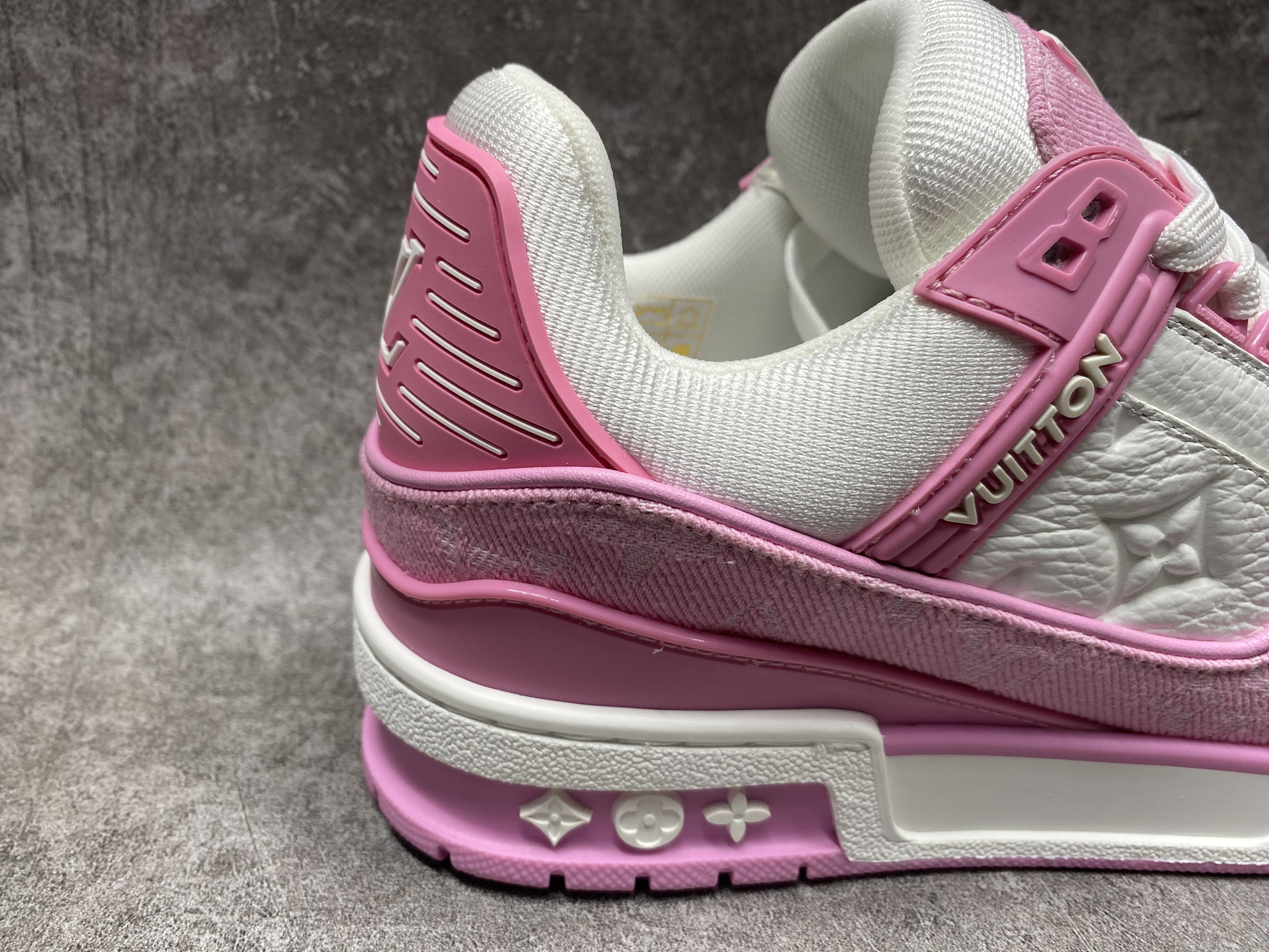 UA LV trainer Sneakers