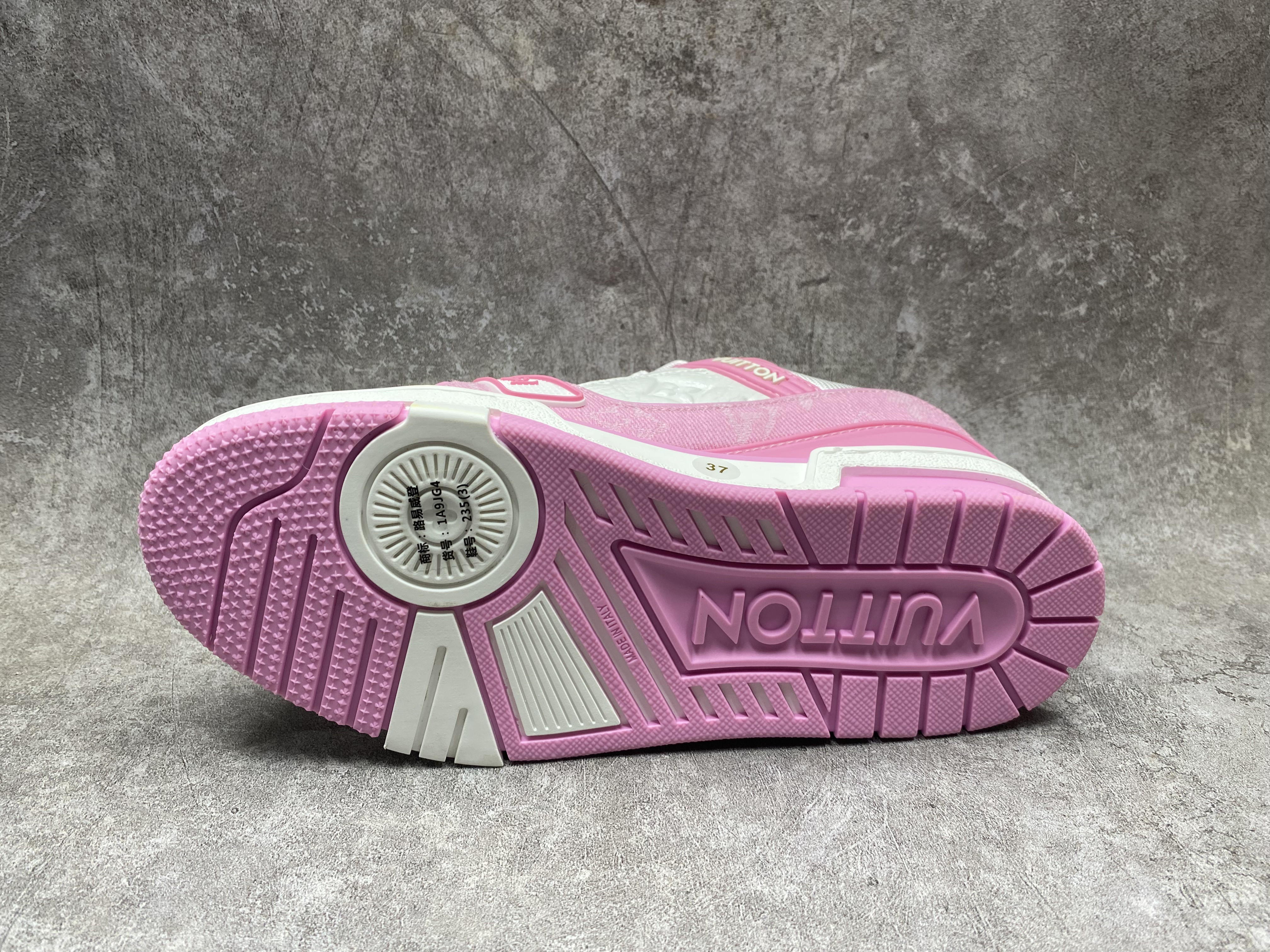 UA LV trainer Sneakers