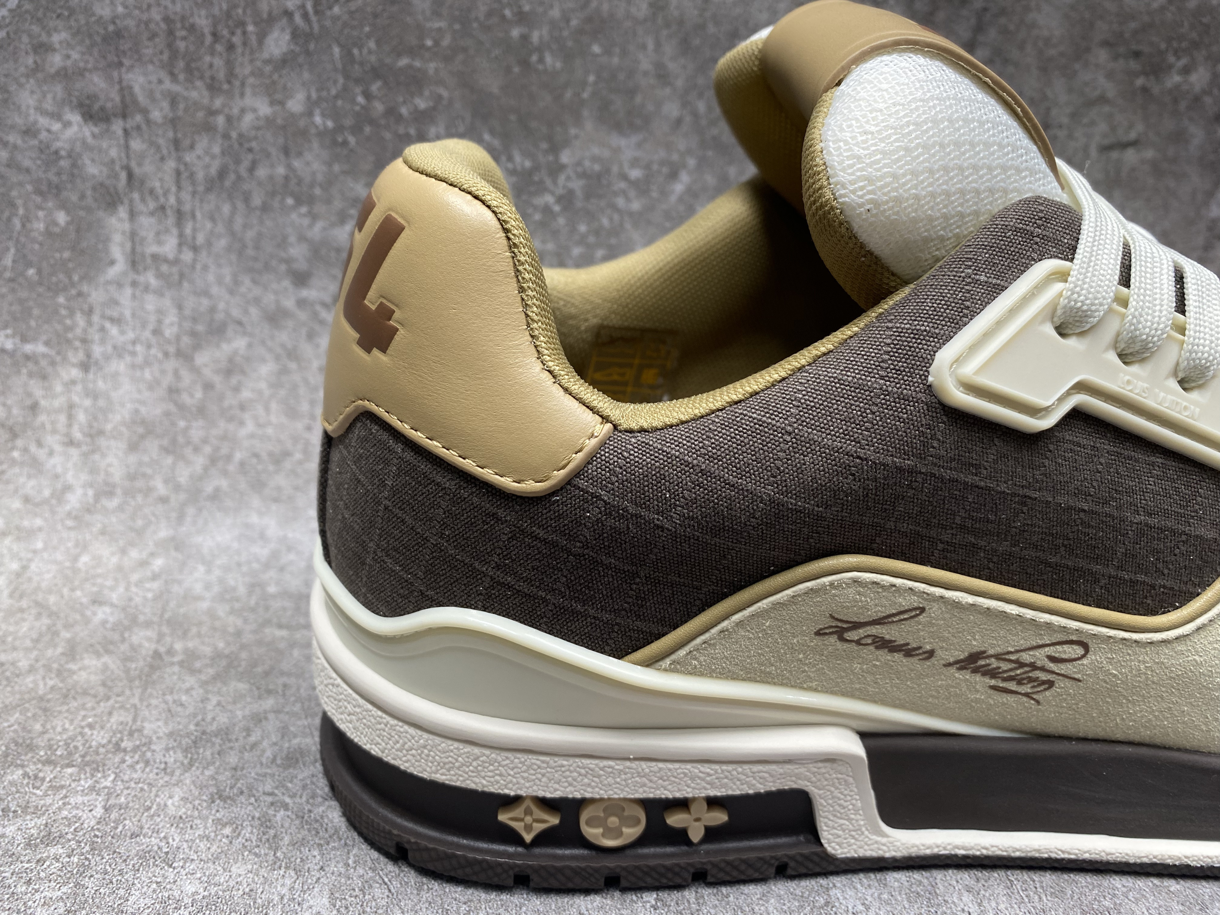 UA LV trainer Sneakers