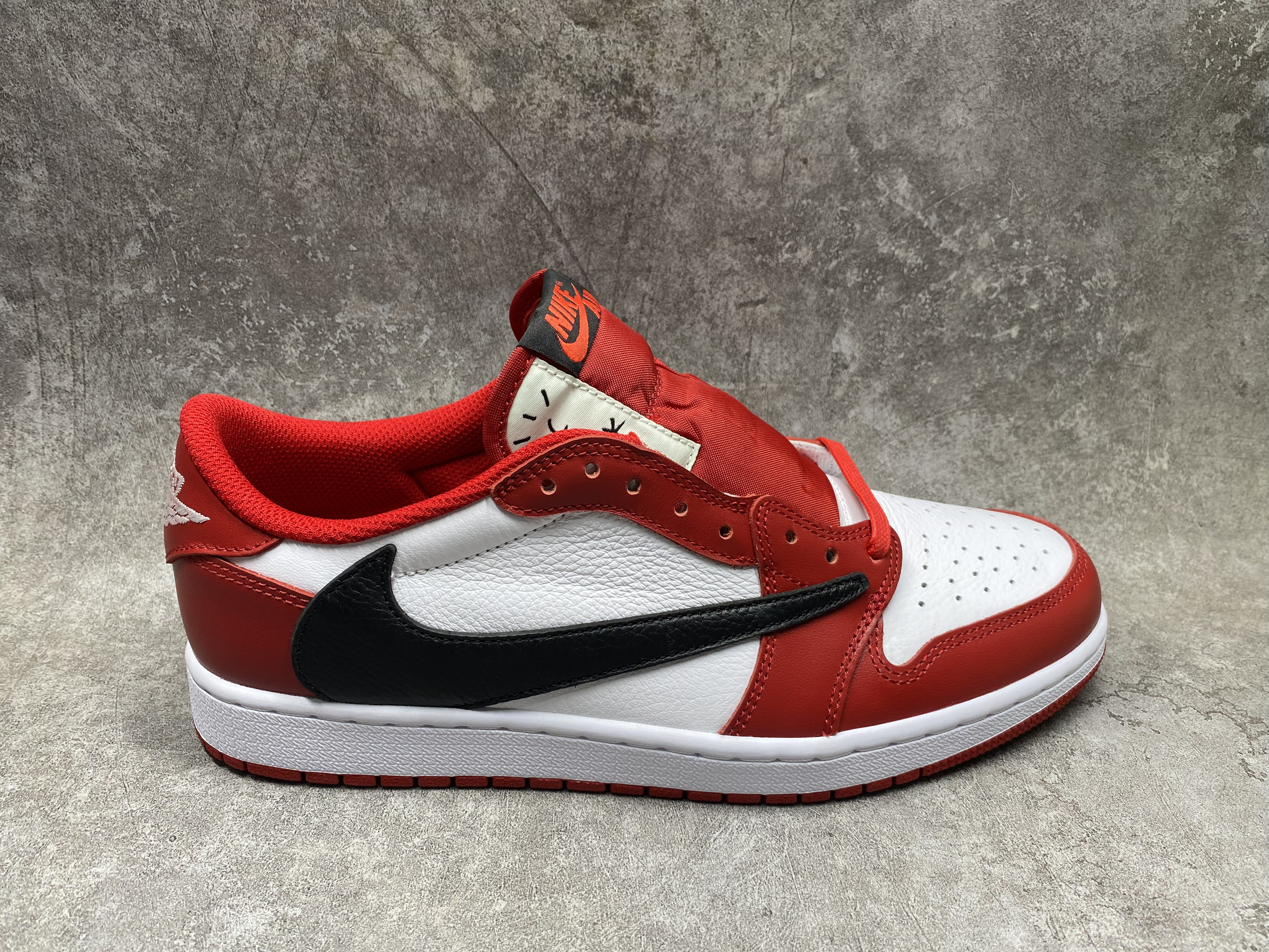 UA TRAVIS SCOTT X AIR JORDAN 1 LOW OG RED