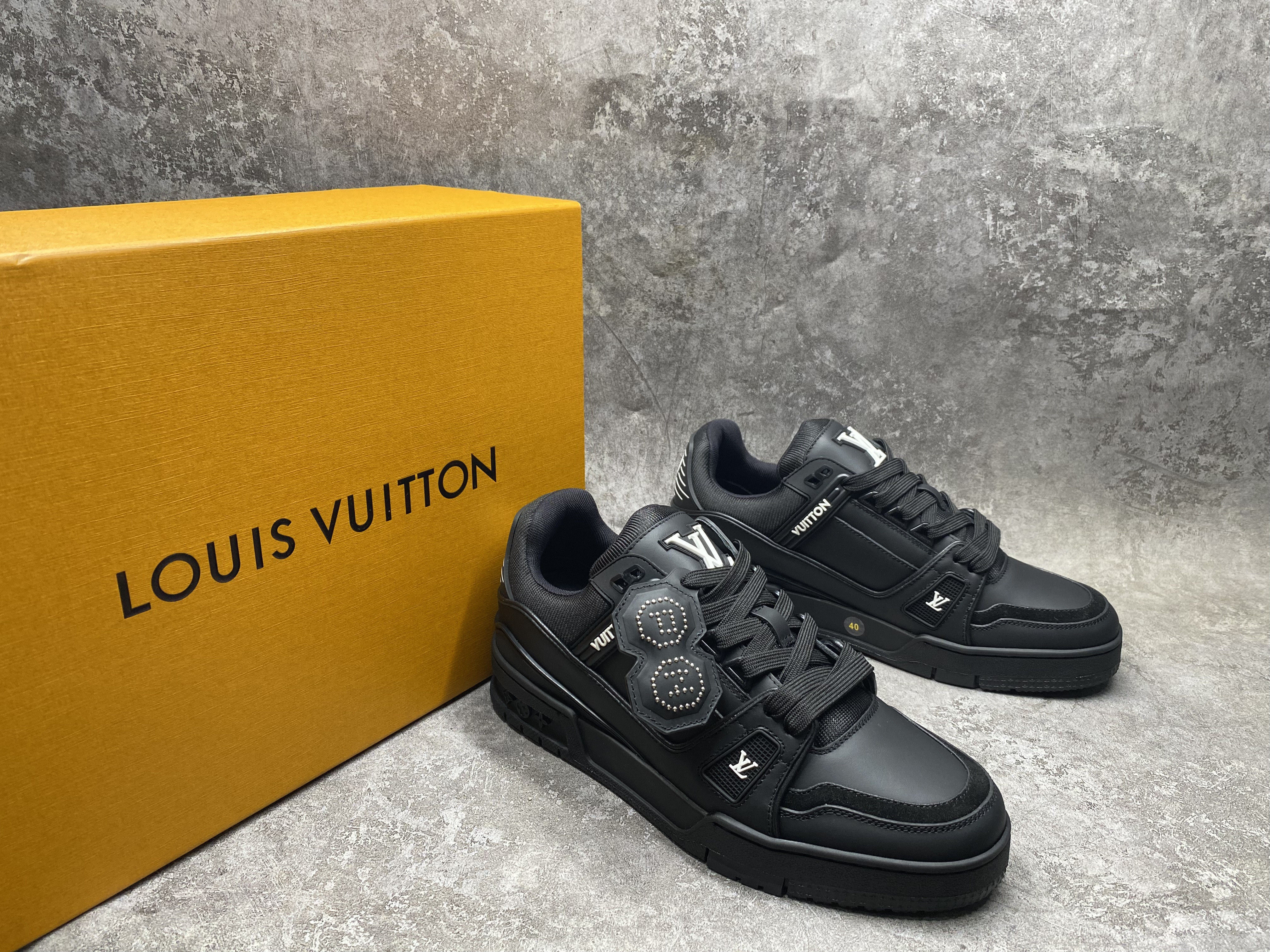 UA LV trainer Sneakers