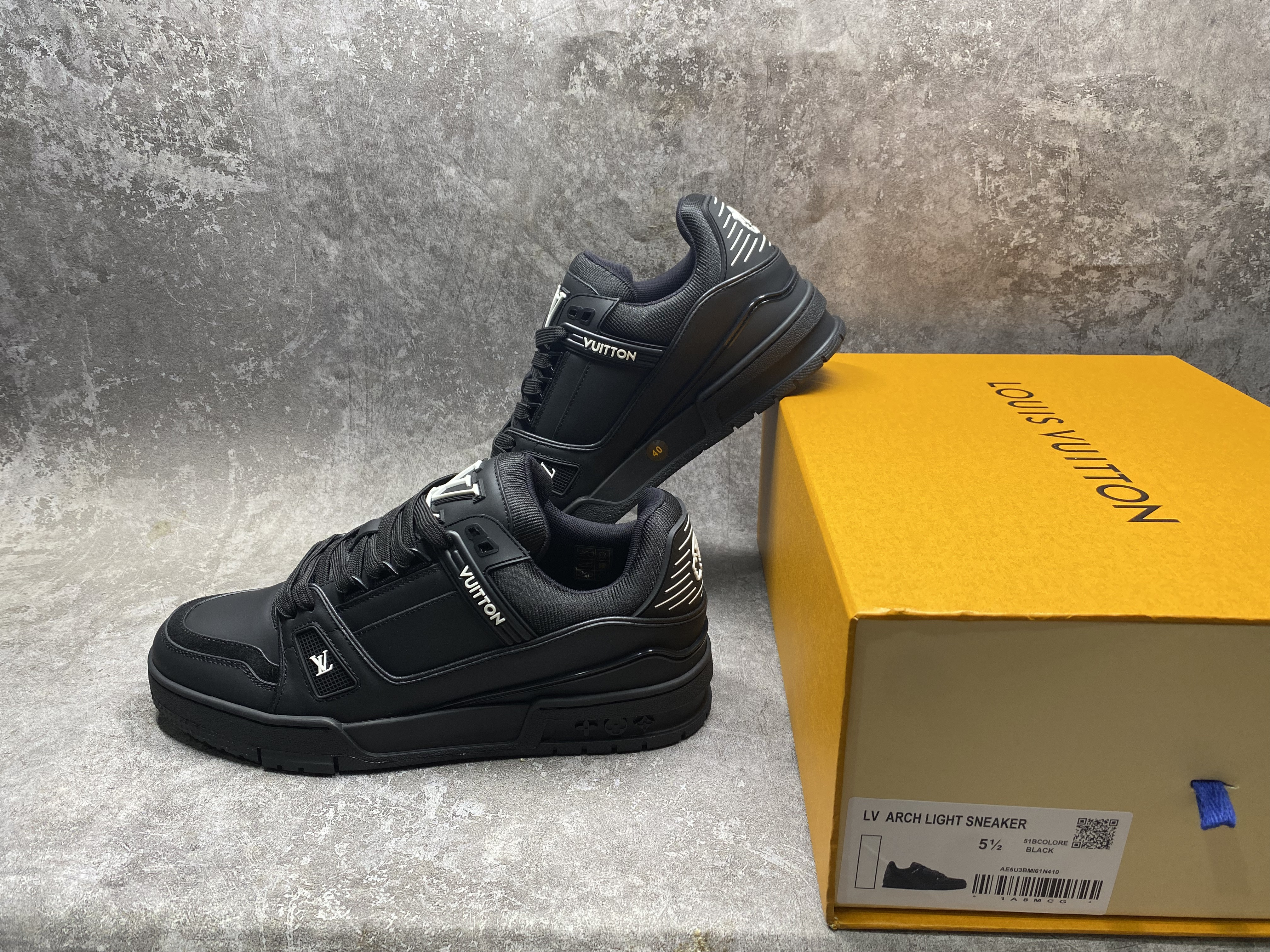 UA LV trainer Sneakers