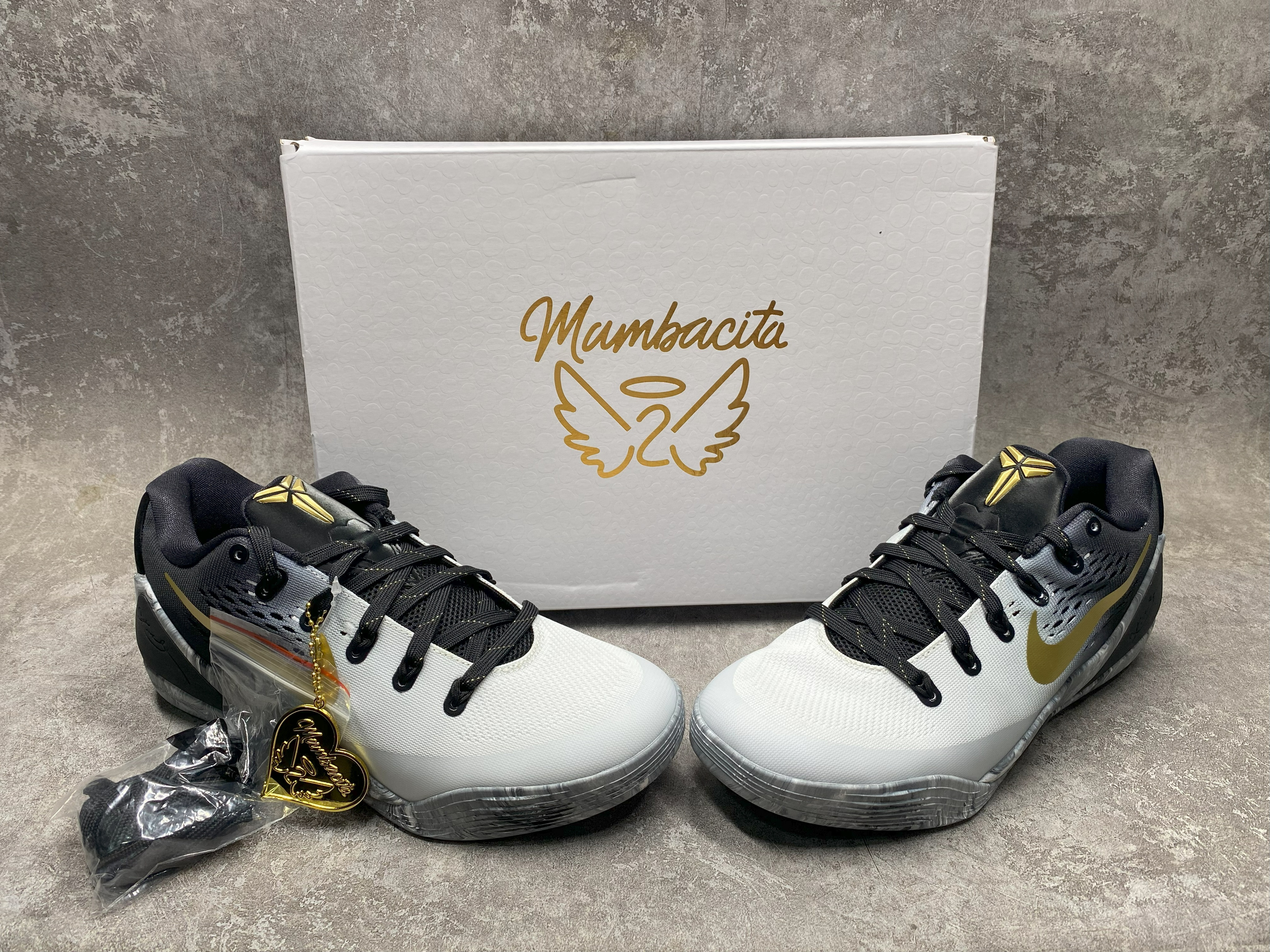 UA Nike Kobe 9 EM Low Protro