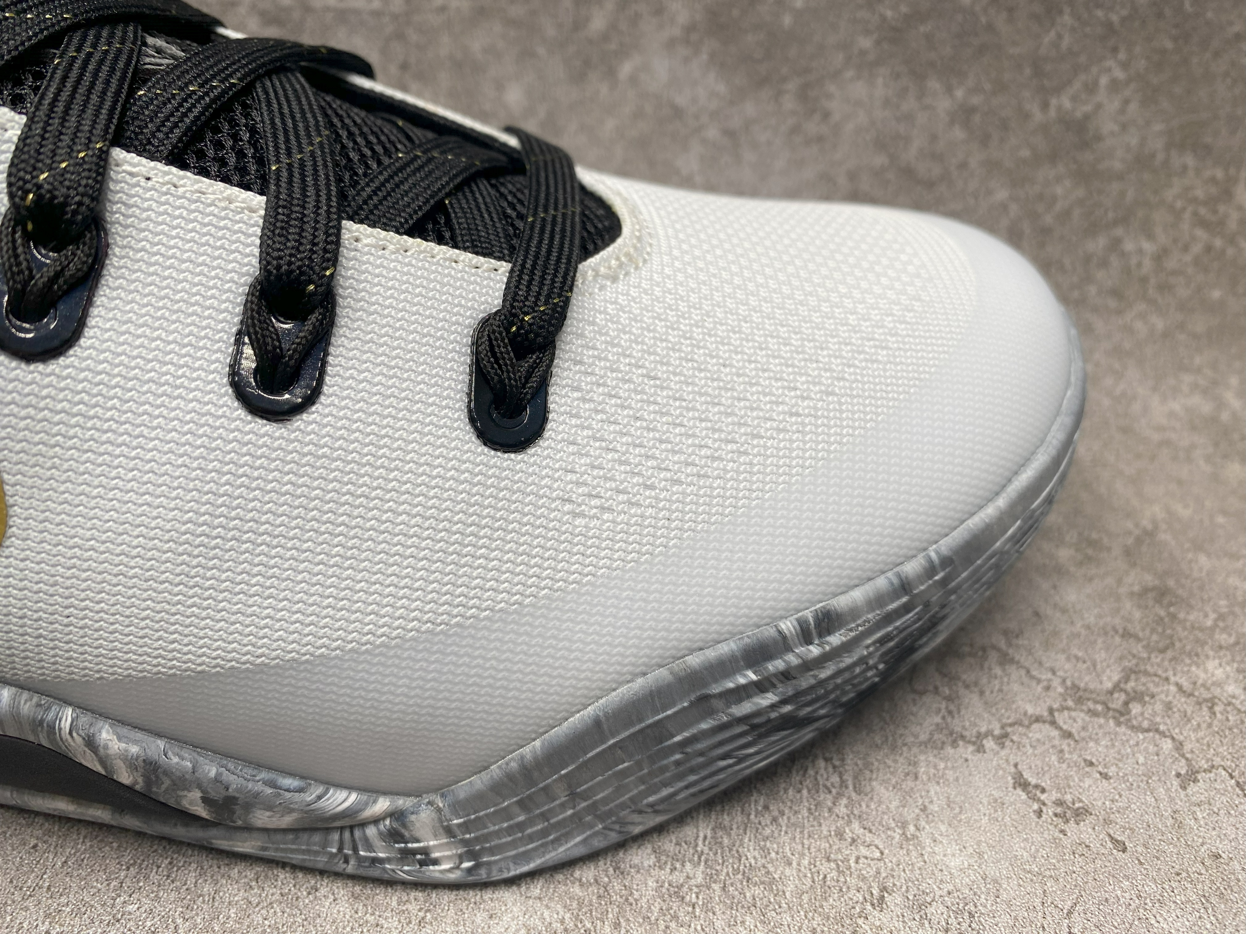 UA Nike Kobe 9 EM Low Protro