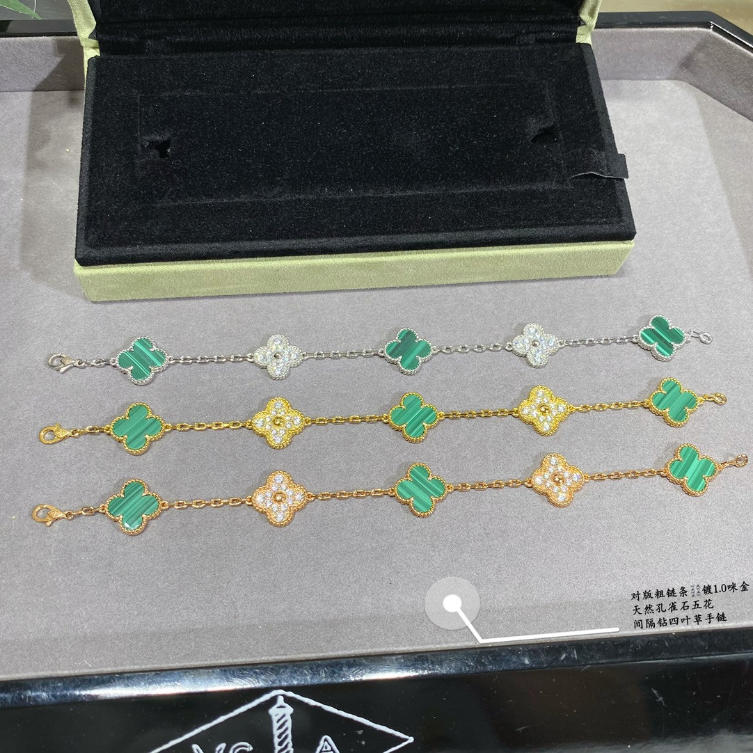 v*n cl*f & arpels natural malachite interval Di*m*nd five-flower four-leaf clover bracelet