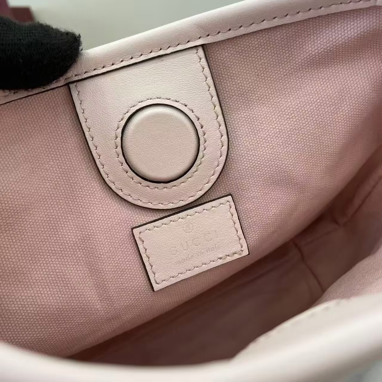 G*u*i gg emblem nano bucket bag 15x18x8cm