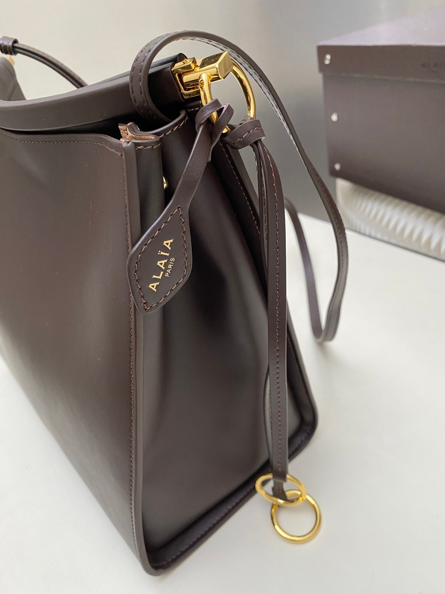 ALAÏA LE CLICK SQUARE BAG IN NUBUCK 26x14x24cm