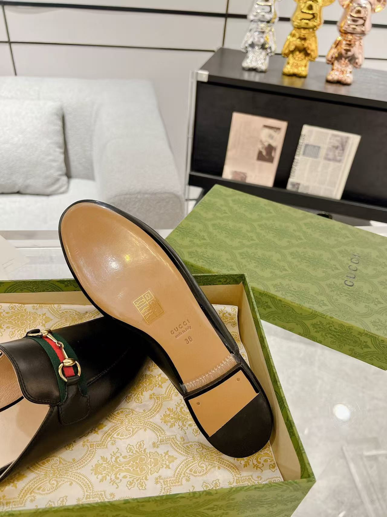 ua G*u*i princetown slipper