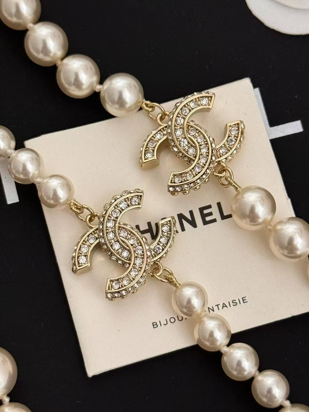 Ch*el long pear necklace