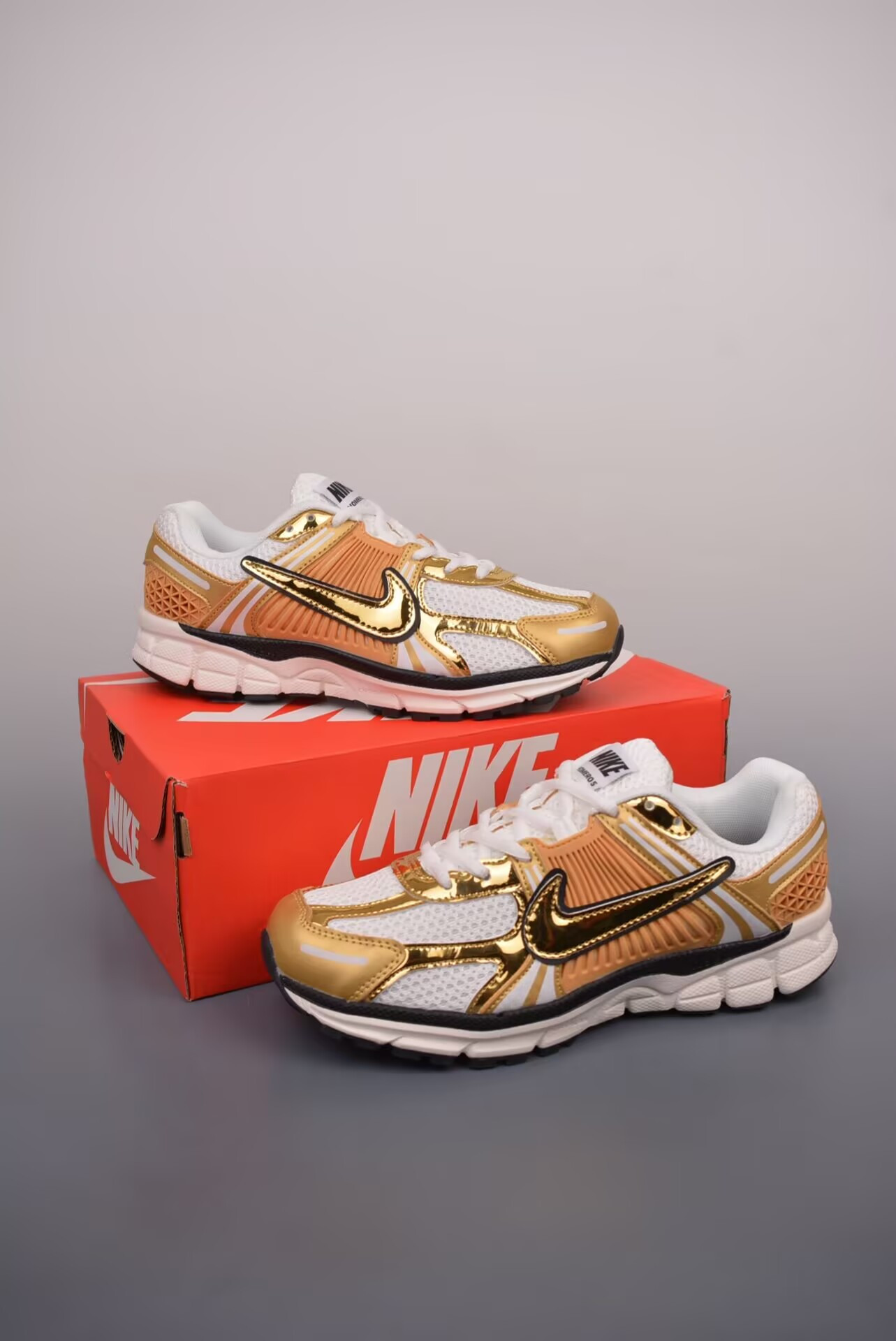 UA Nike Zoom Vomero 5