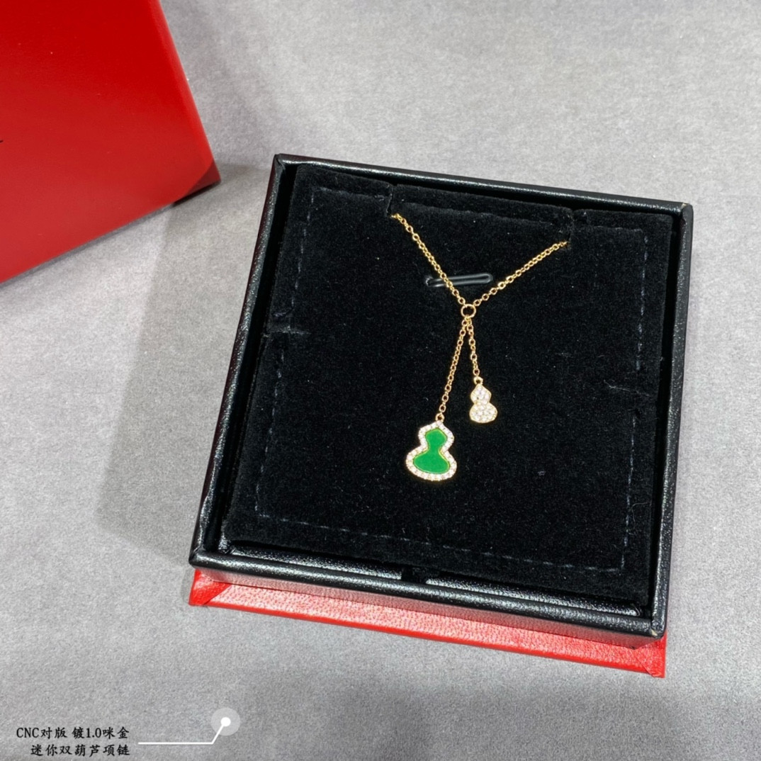 Qeelin Mini Double Gourd Pendant Necklace