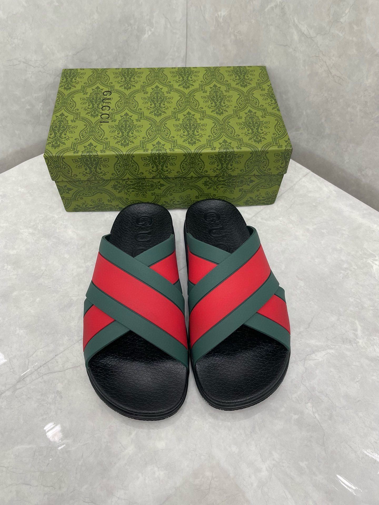 ua G*u*i criss cross slide sandals
