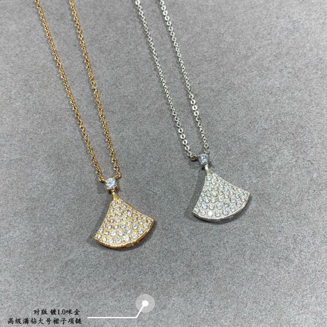 b*l*ai large Di*m*nd fan-shaped skirt necklace