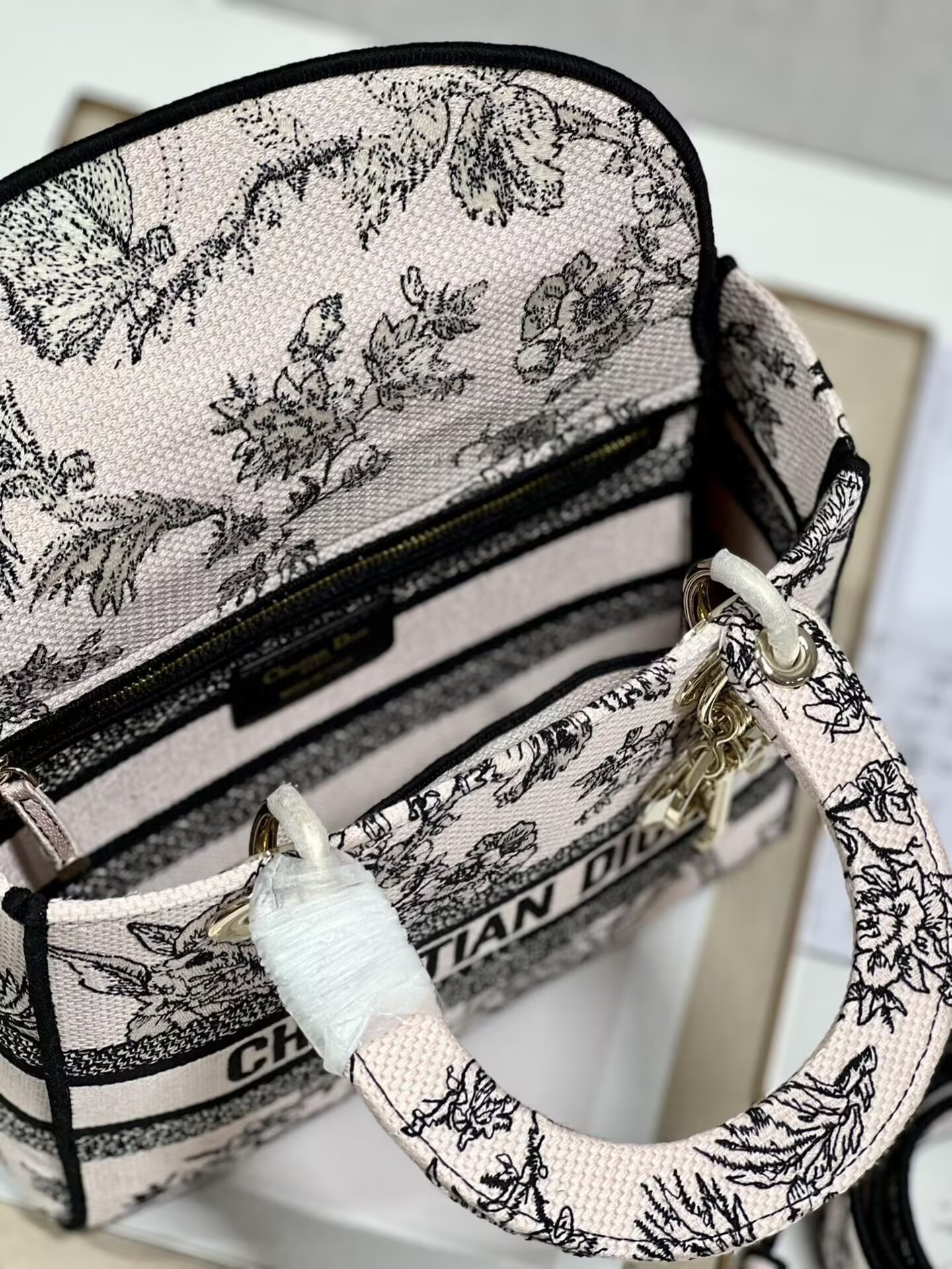 medium D*or lady d-lite bag 24 x 20 x 11 cm