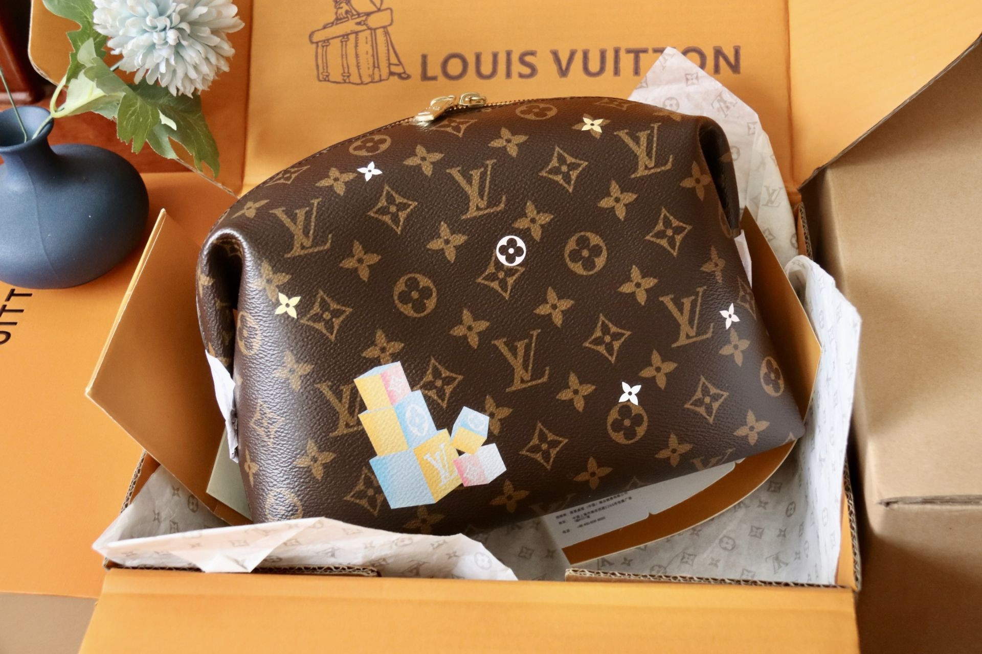 LV Cosmetic Pouch GM M14891 27x18x9cm