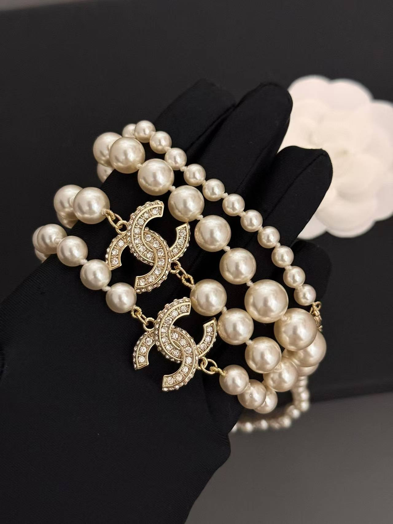 Ch*el long pear necklace