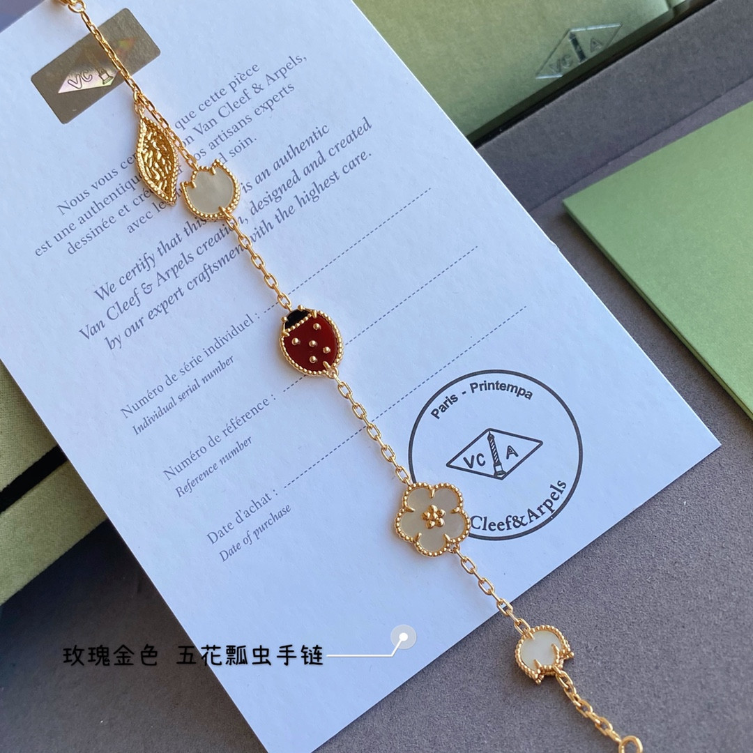 V*N CL*F & arpels ladybug bracelet
